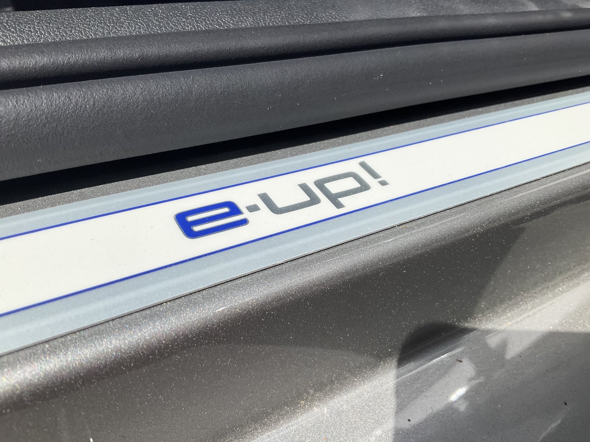 VW e-up! *** EDITION & INKL. WINTERRÄDER ***-image-17