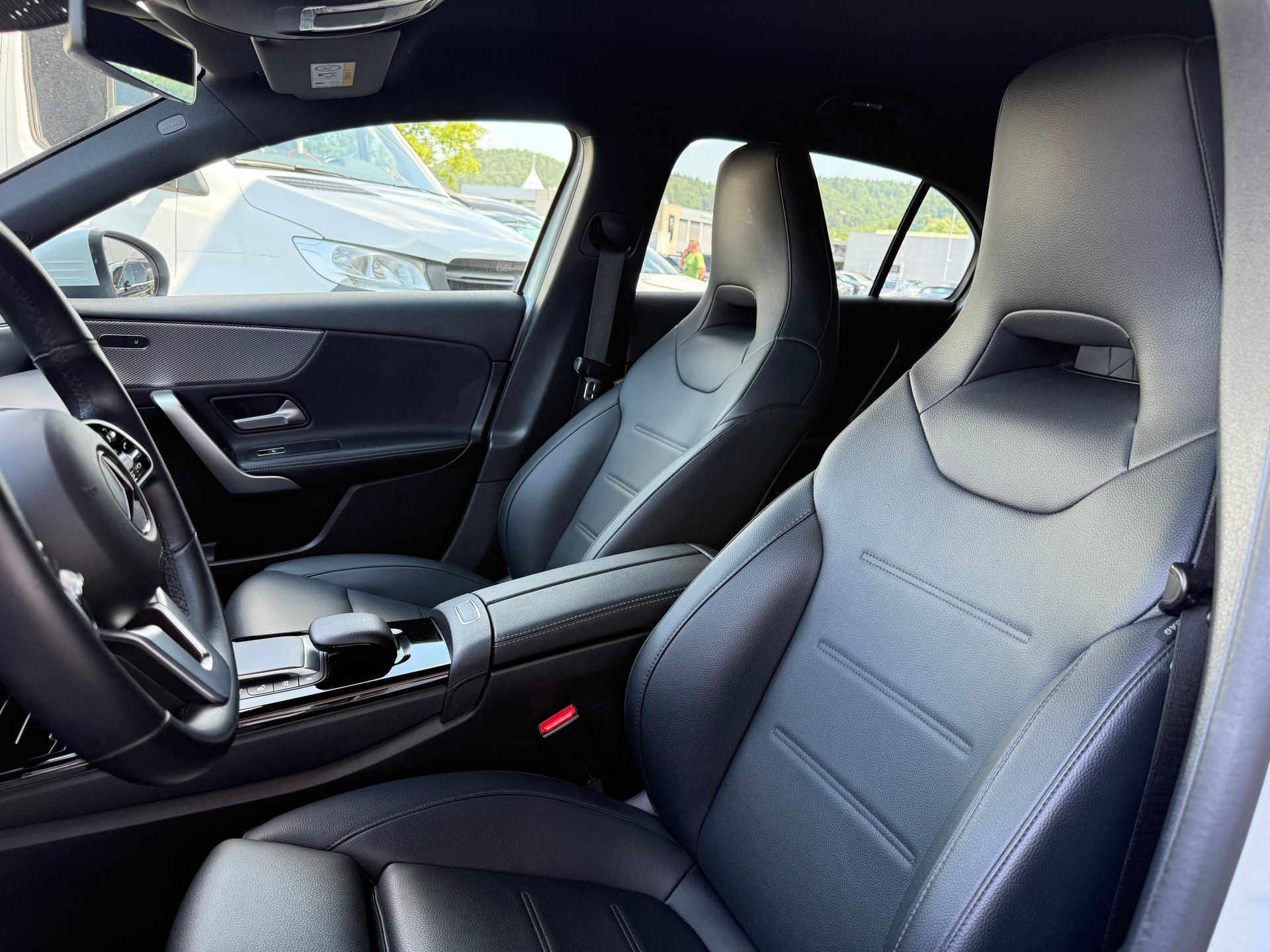 MERCEDES-BENZ A 180 Progressive 7G-DCT-image-4