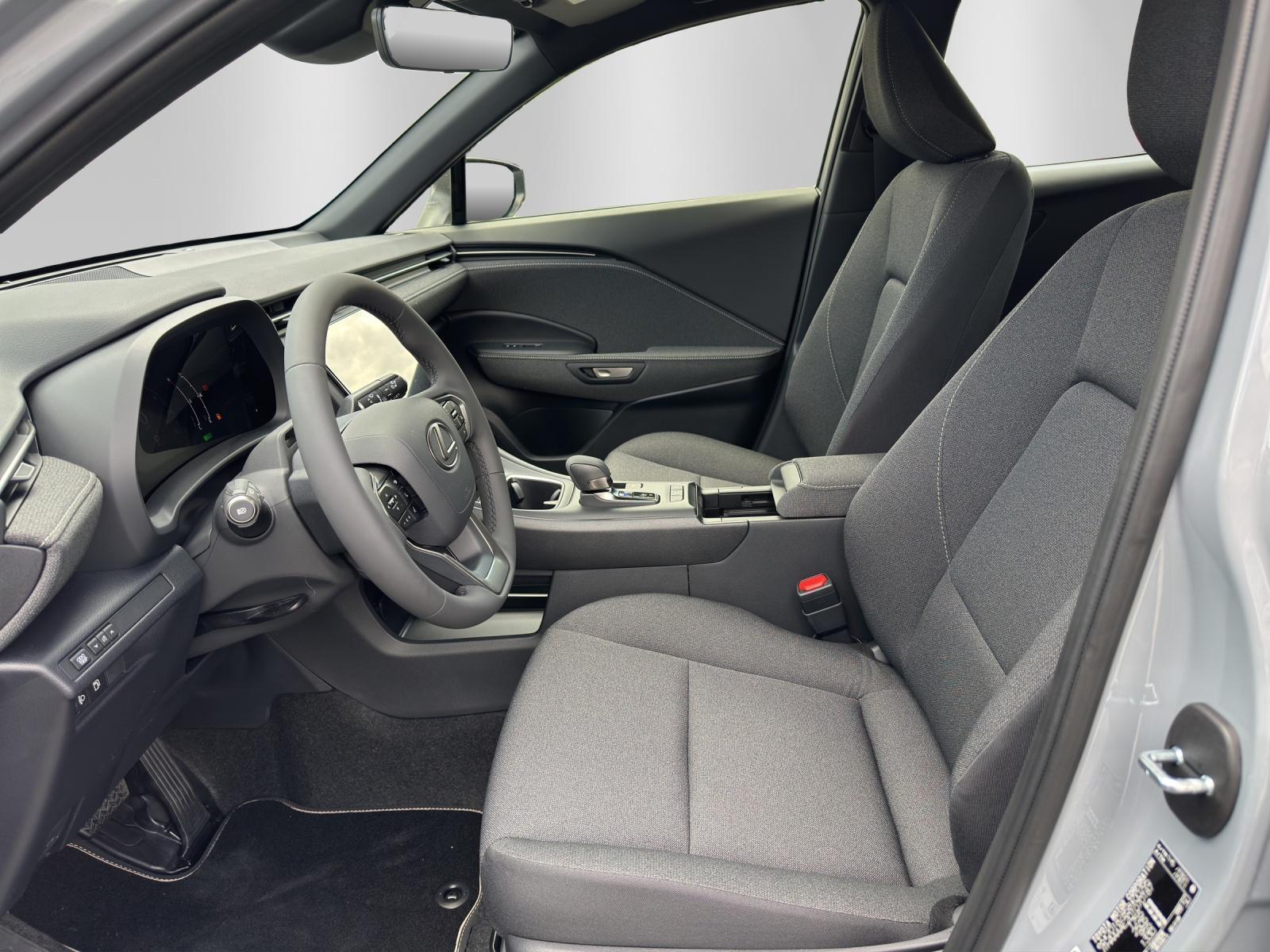 LEXUS LBX 1.5 Hybrid Impression-image-10
