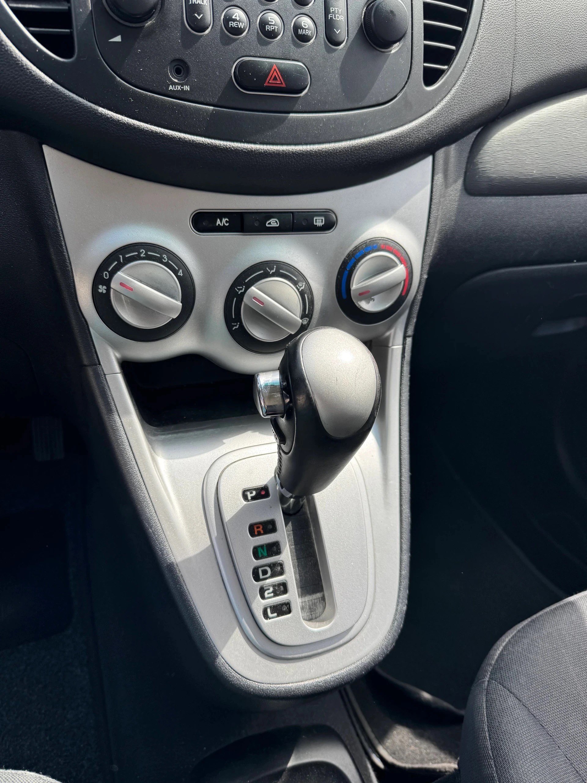 HYUNDAI i10 1.2 Style Automatic-image-10