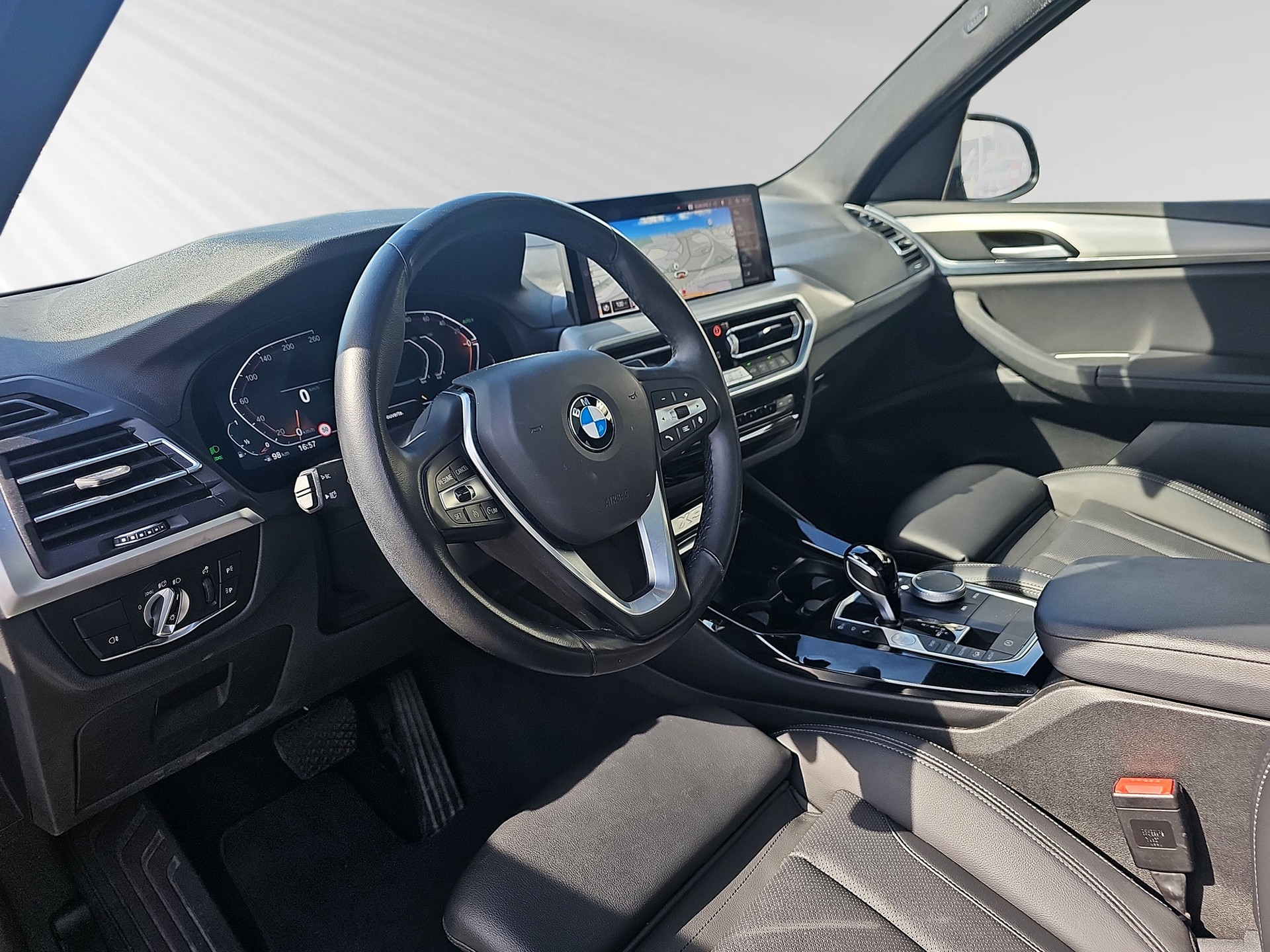 BMW X3 xDrive 20i-showroom-element-3