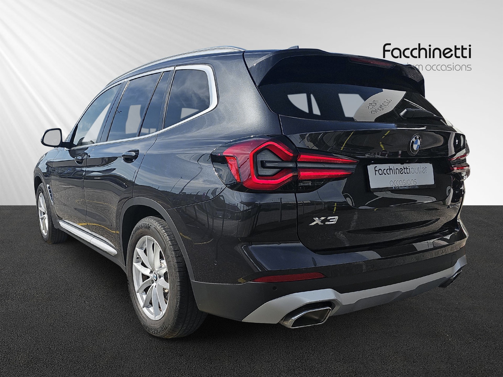 BMW X3 xDrive 20i-showroom-element-2