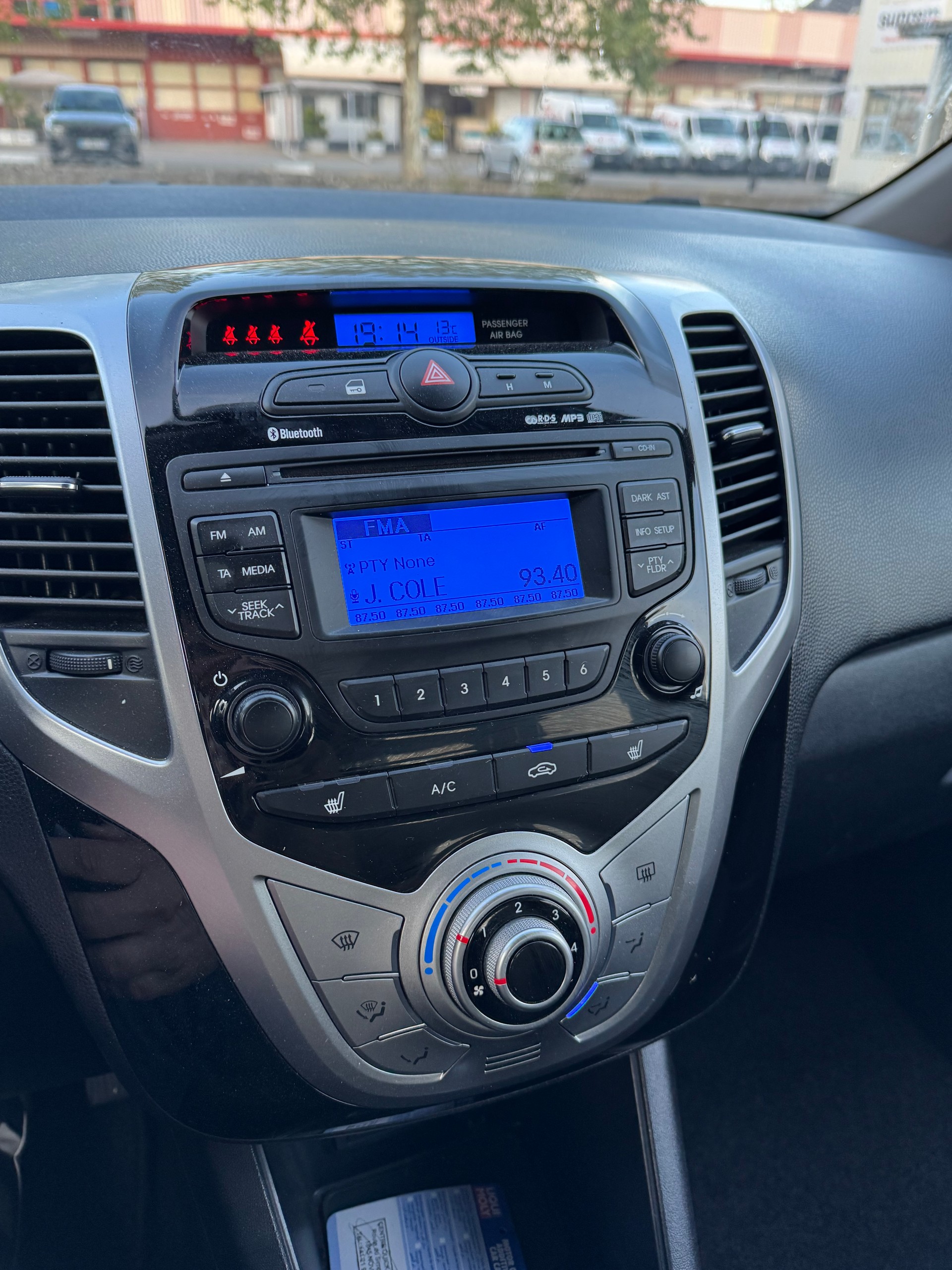 HYUNDAI iX20 1.6 Style-image-11