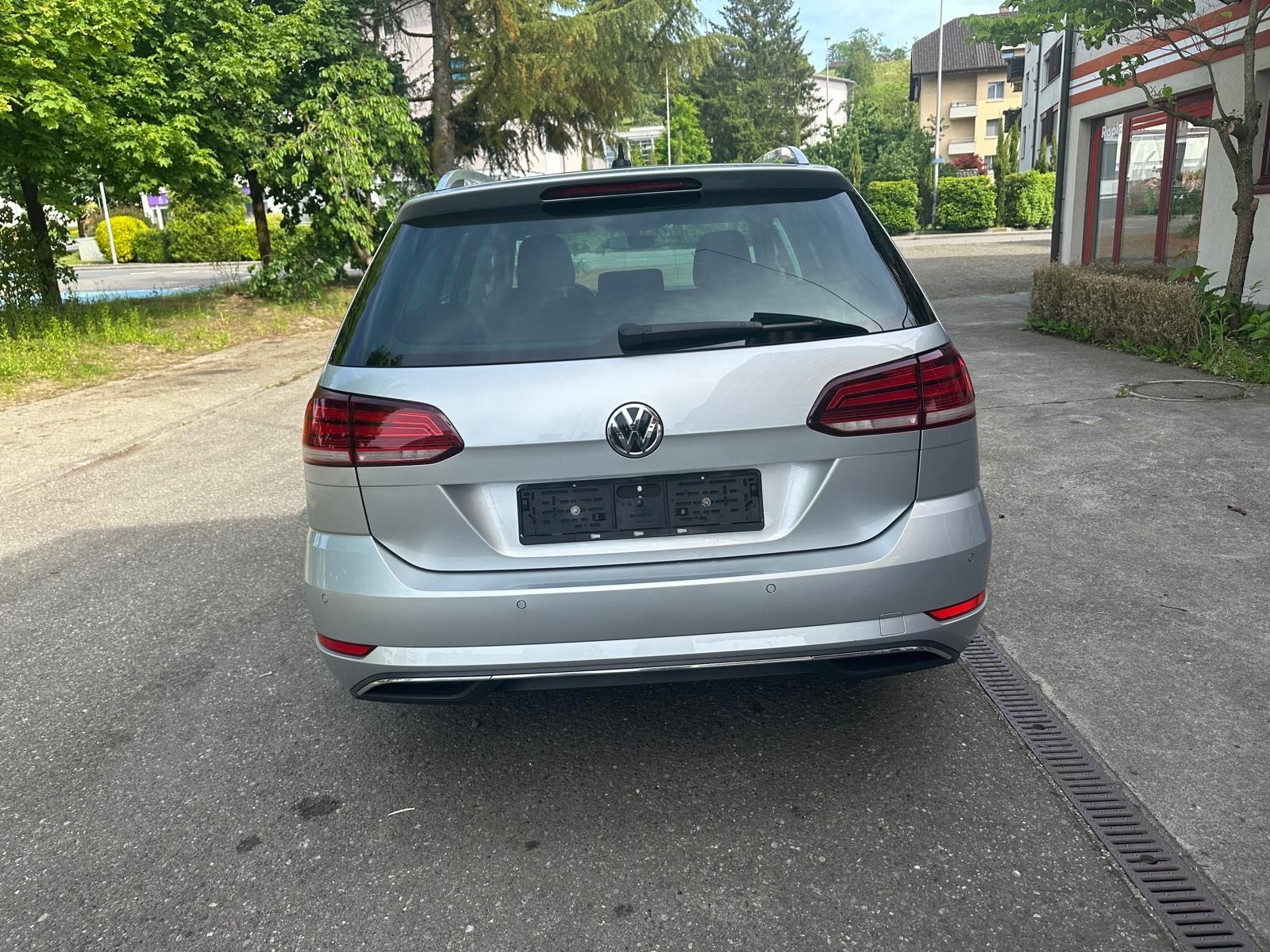 VW Golf Variant 2.0 TDI Comfortline DSG-image-2
