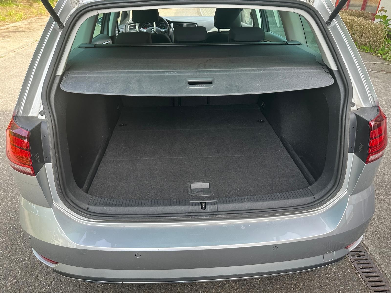 VW Golf Variant 2.0 TDI Comfortline DSG-image-4