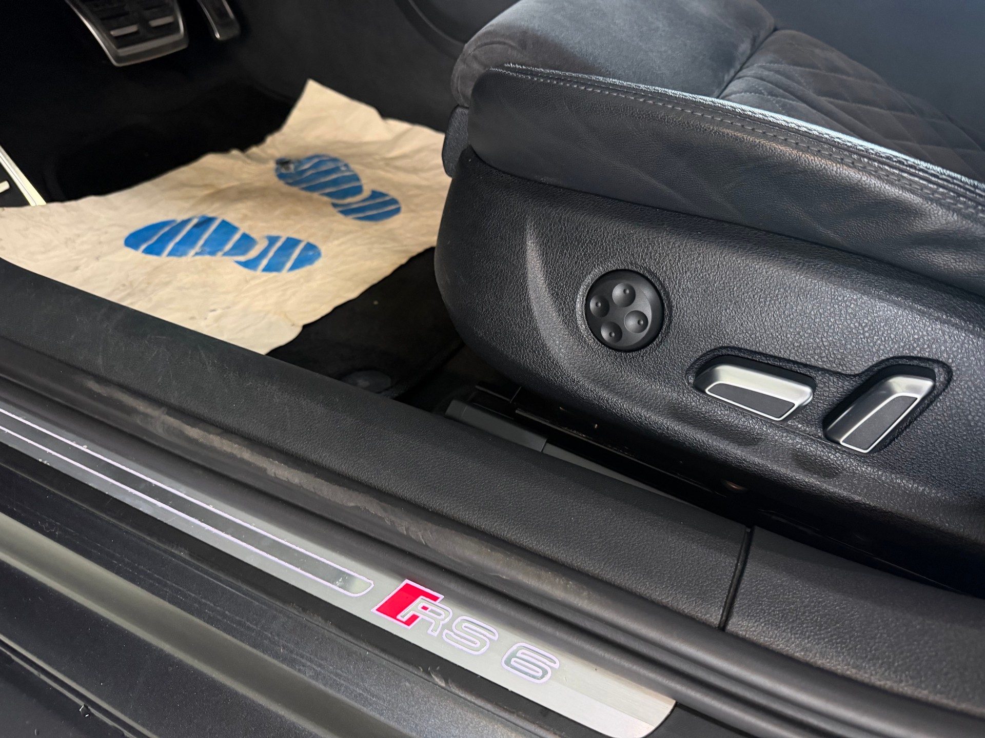 AUDI RS6 Avant 4.0 TFSI V8 performance quattro | Frisch MFK | Pano Dach | Dynamik-Paket-image-12