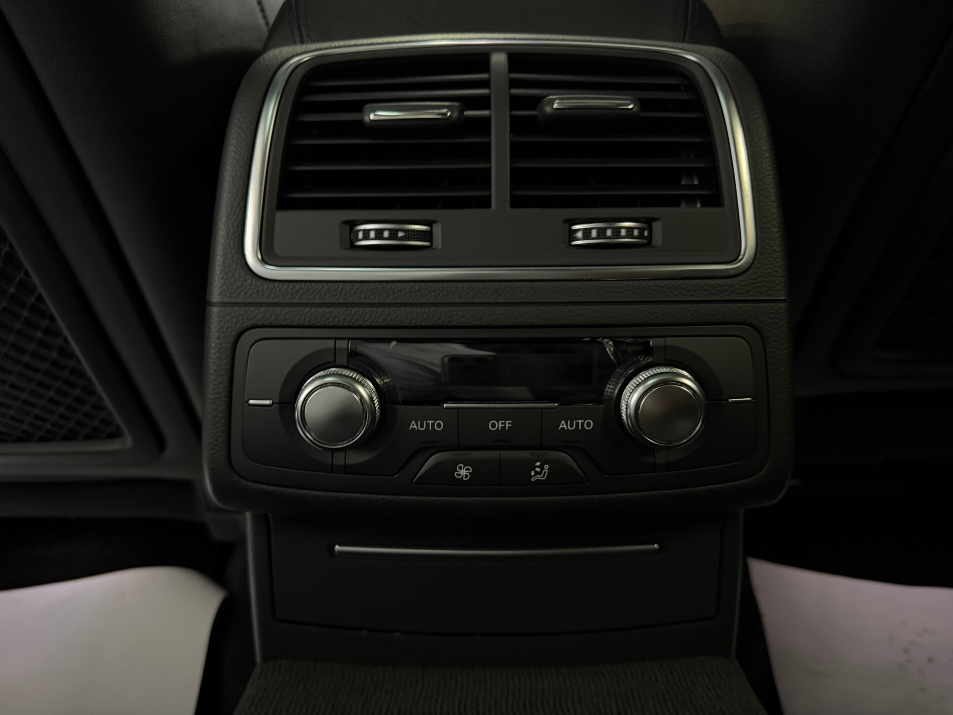 AUDI RS6 Avant 4.0 TFSI V8 performance quattro | Frisch MFK | Pano Dach | Dynamik-Paket-image-15