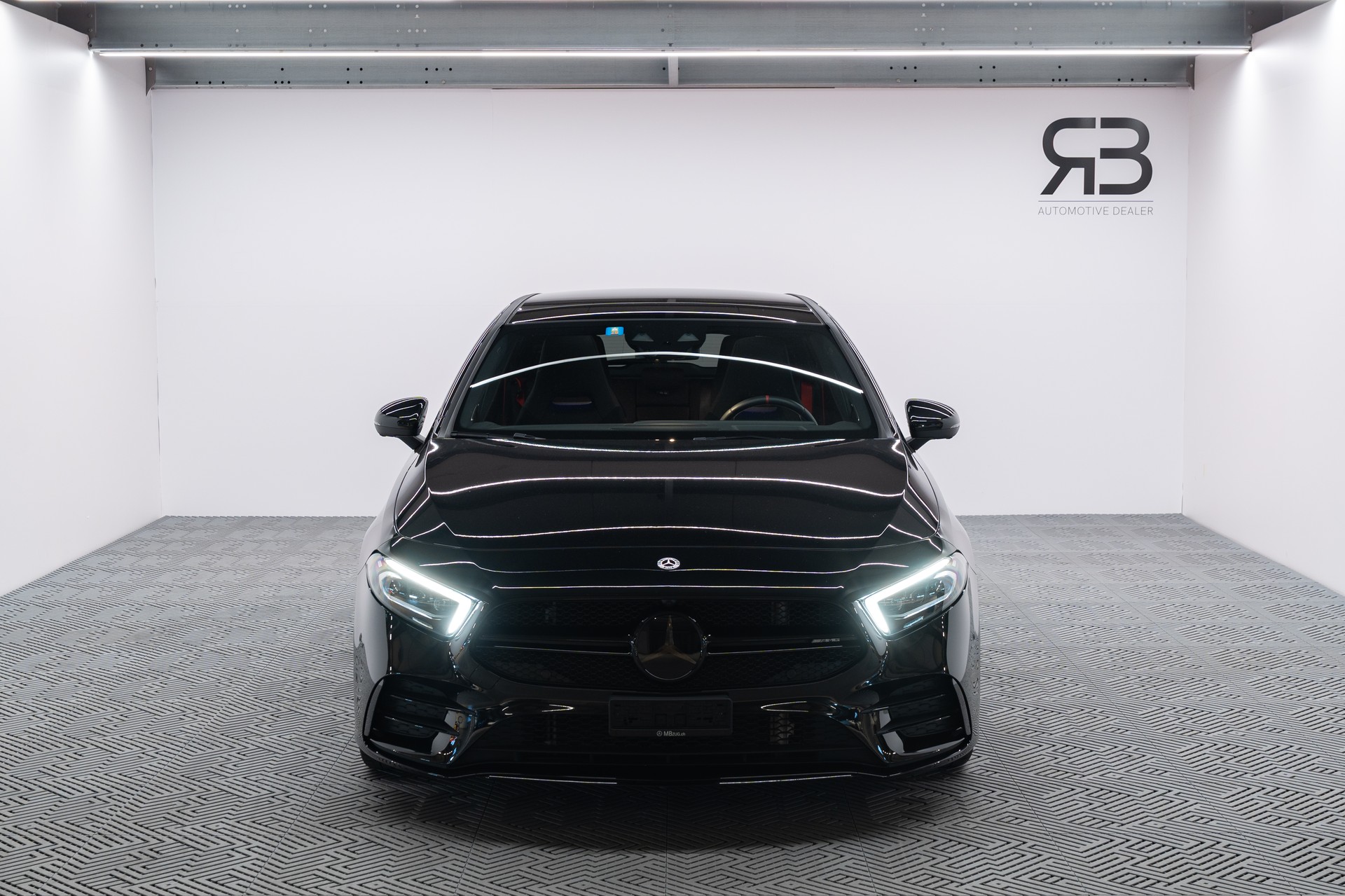 MERCEDES-BENZ A 35 AMG 4Matic Speedshift (CH)-image-1
