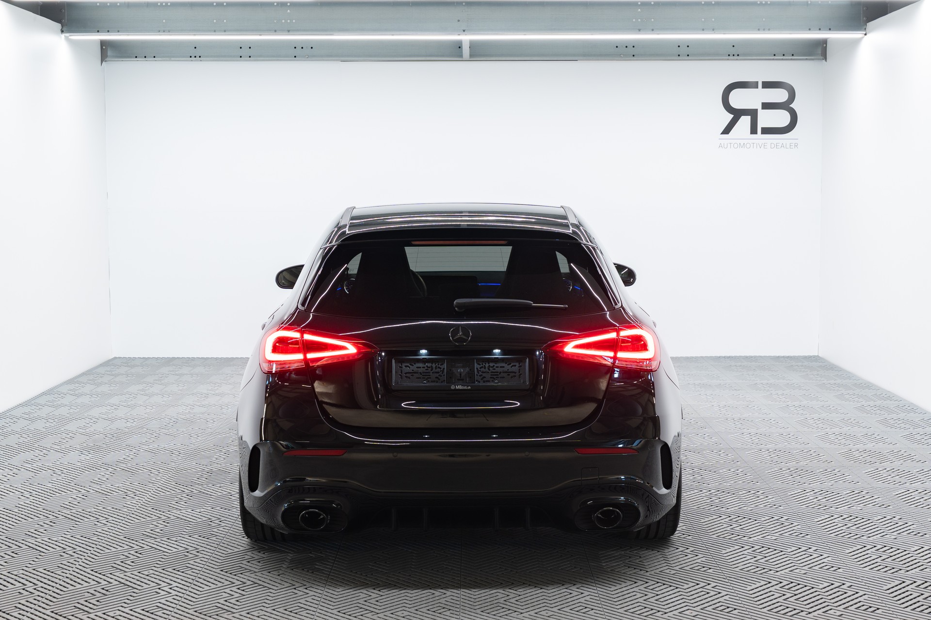 MERCEDES-BENZ A 35 AMG 4Matic Speedshift (CH)-image-4