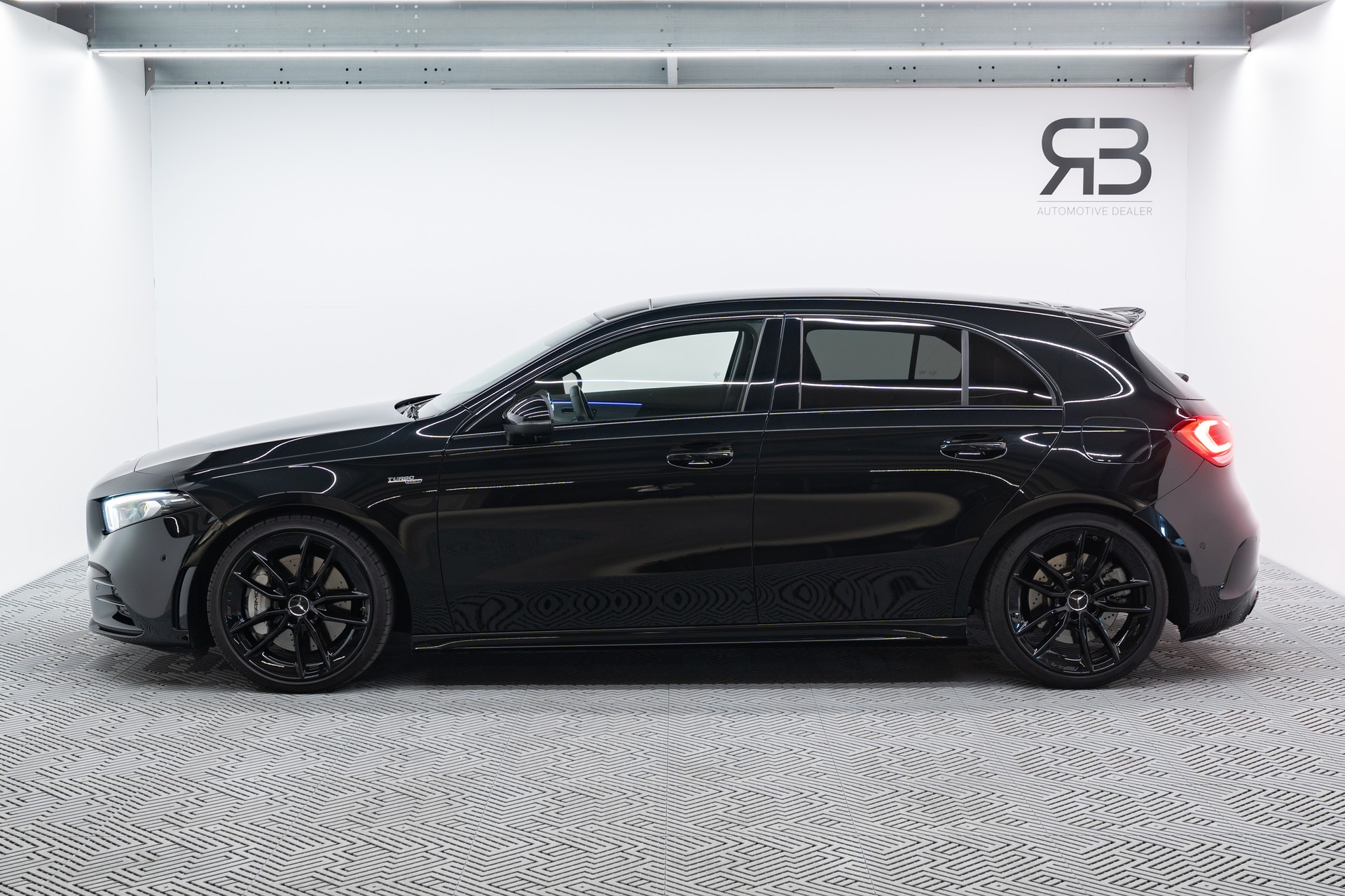 MERCEDES-BENZ A 35 AMG 4Matic Speedshift (CH)-image-3