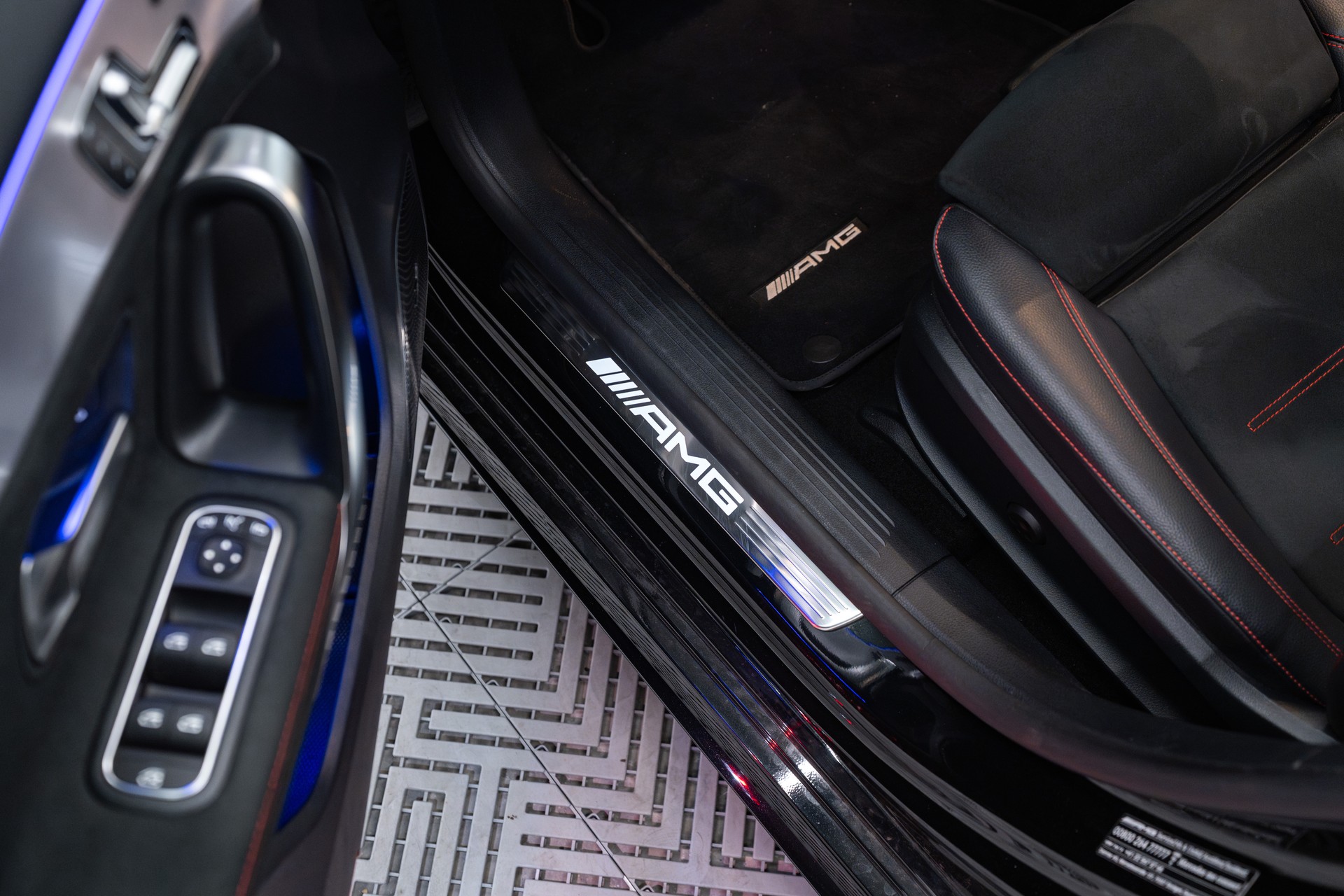 MERCEDES-BENZ A 35 AMG 4Matic Speedshift (CH)-image-5