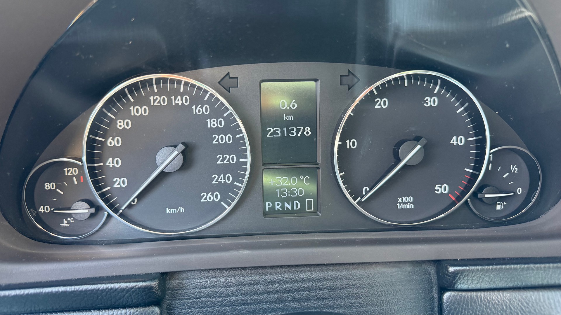 MERCEDES-BENZ C 220 CDI Avantgarde Sport Edition-image-14