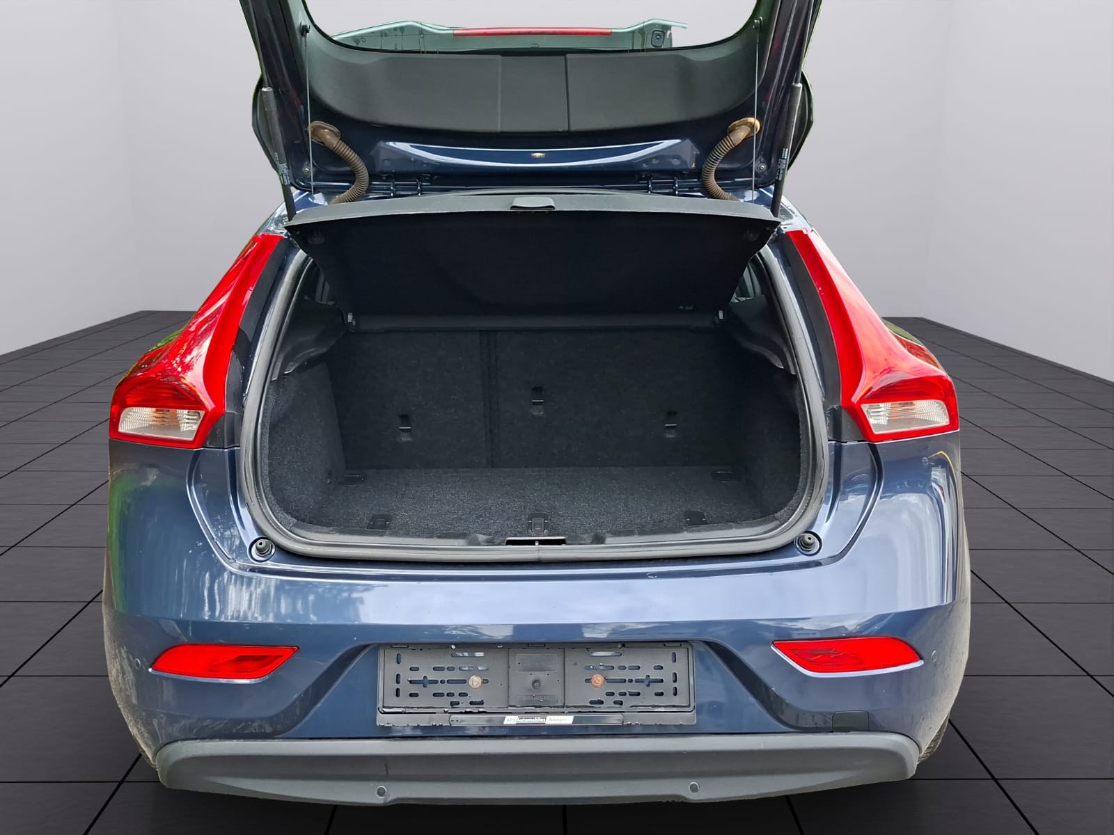 VOLVO V40 D2-image-6