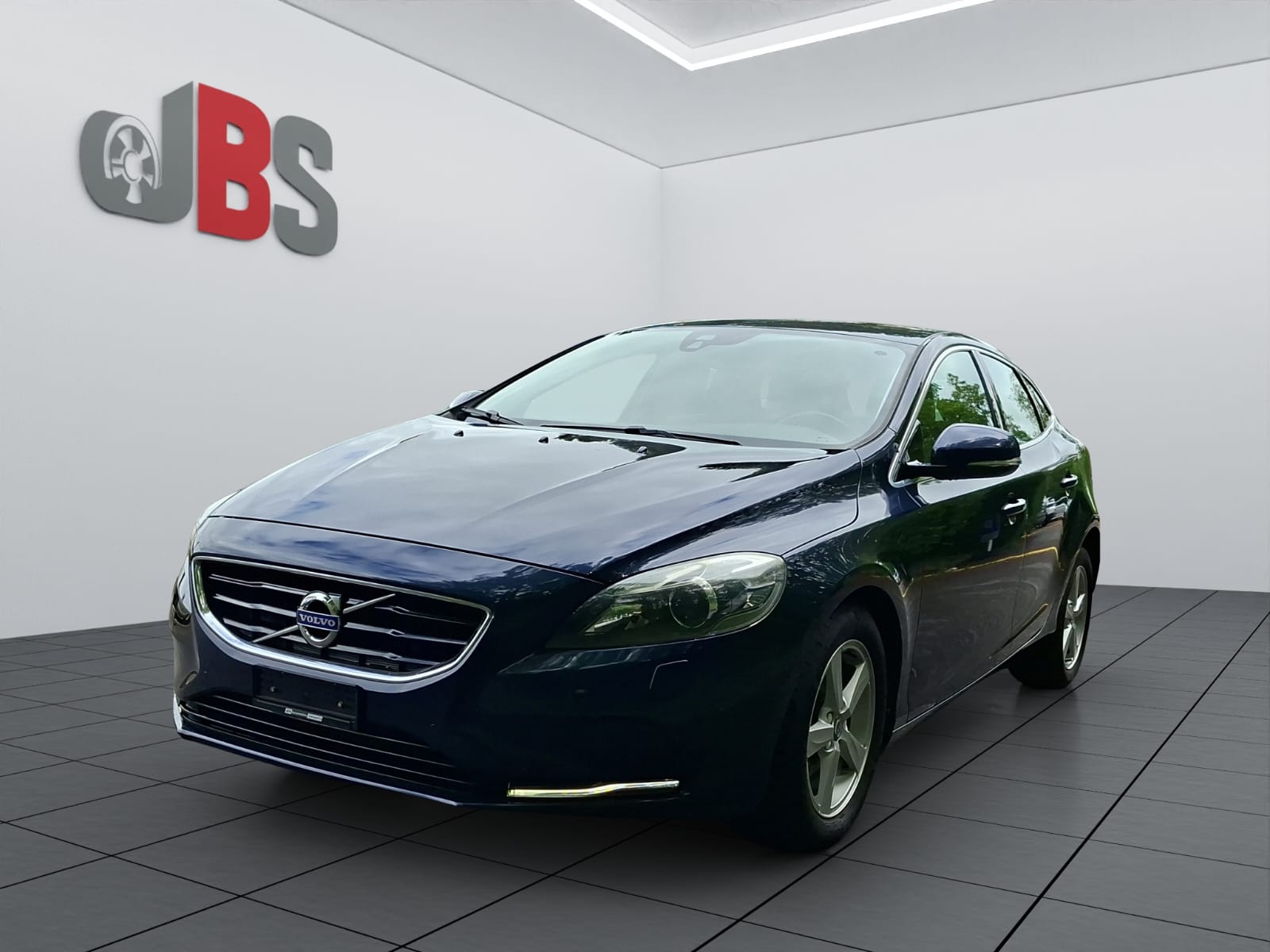 VOLVO V40 D2