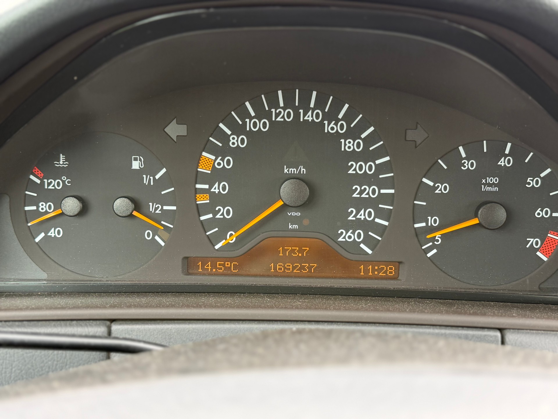 MERCEDES-BENZ E 320 Avantgarde Automatic-image-9