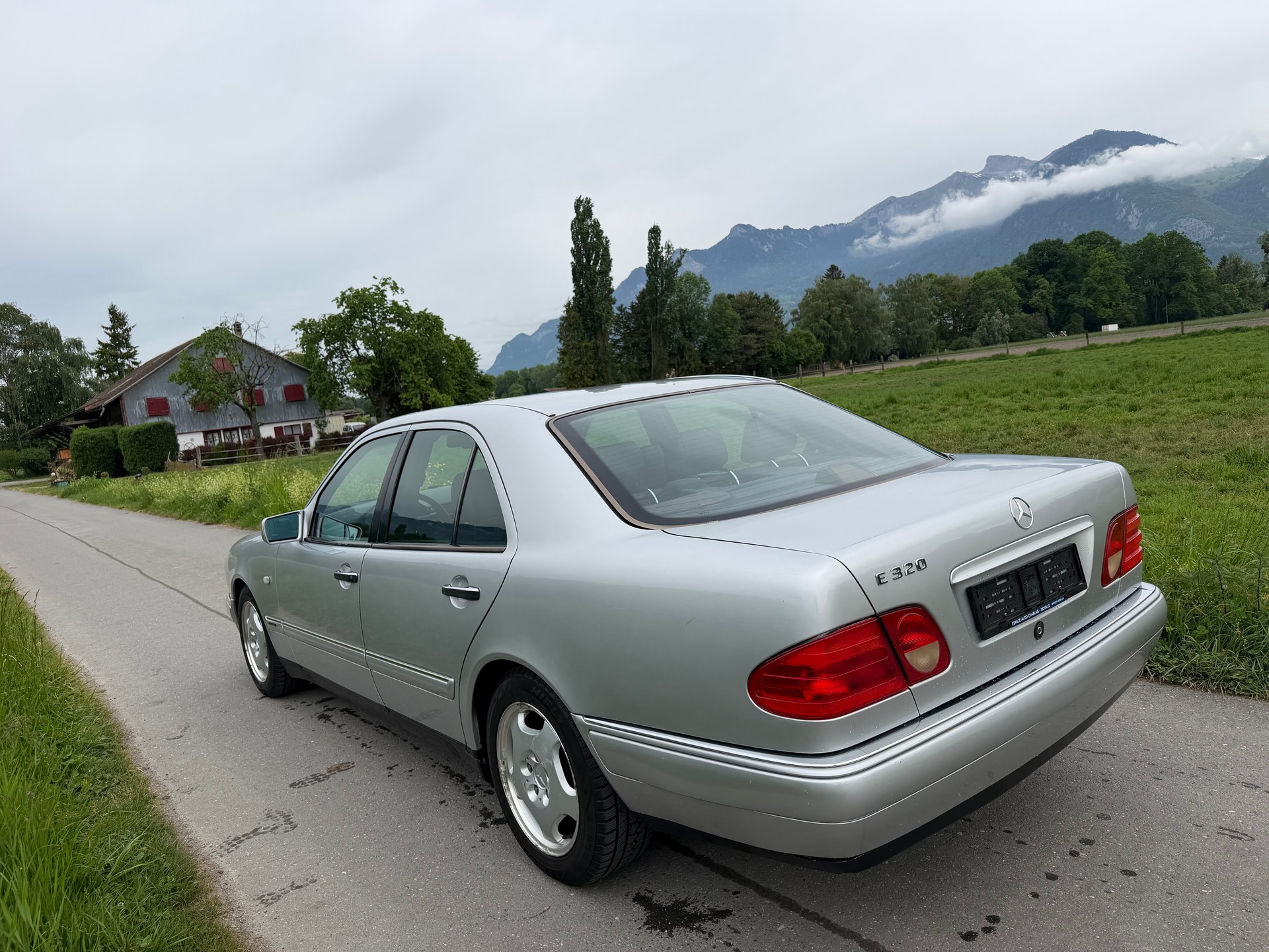 MERCEDES-BENZ E 320 Avantgarde Automatic-image-3
