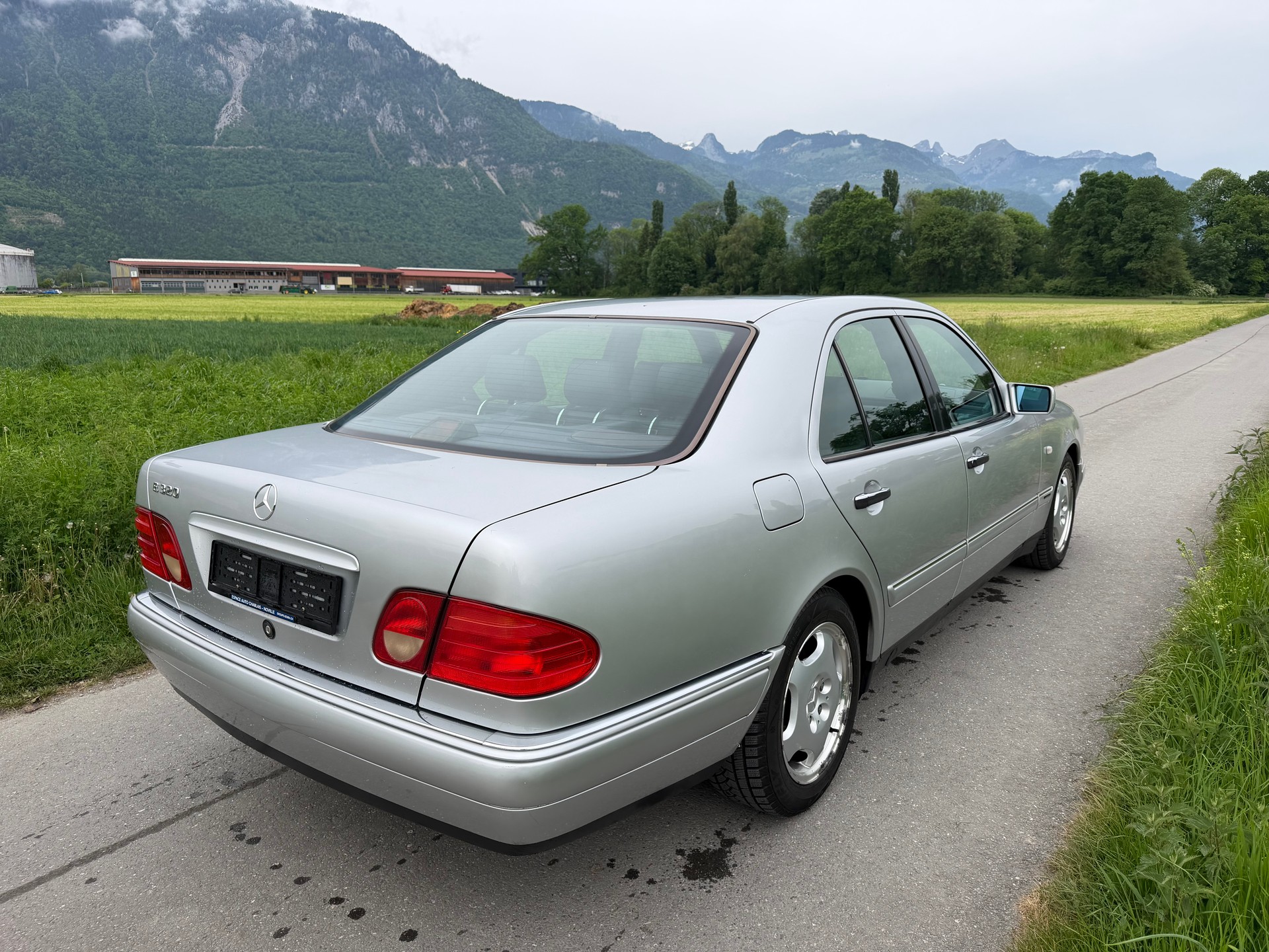 MERCEDES-BENZ E 320 Avantgarde Automatic-image-5