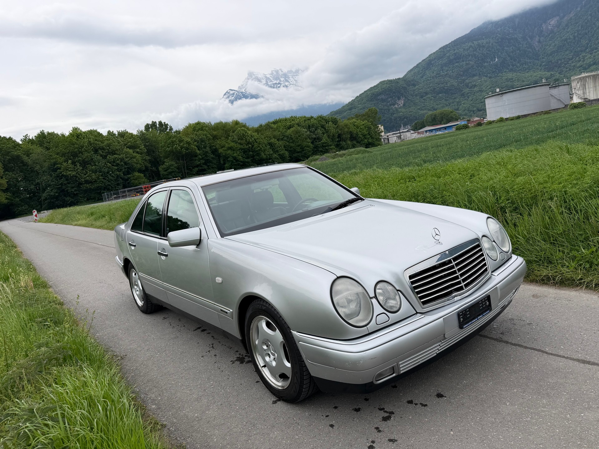MERCEDES-BENZ E 320 Avantgarde Automatic-image-2