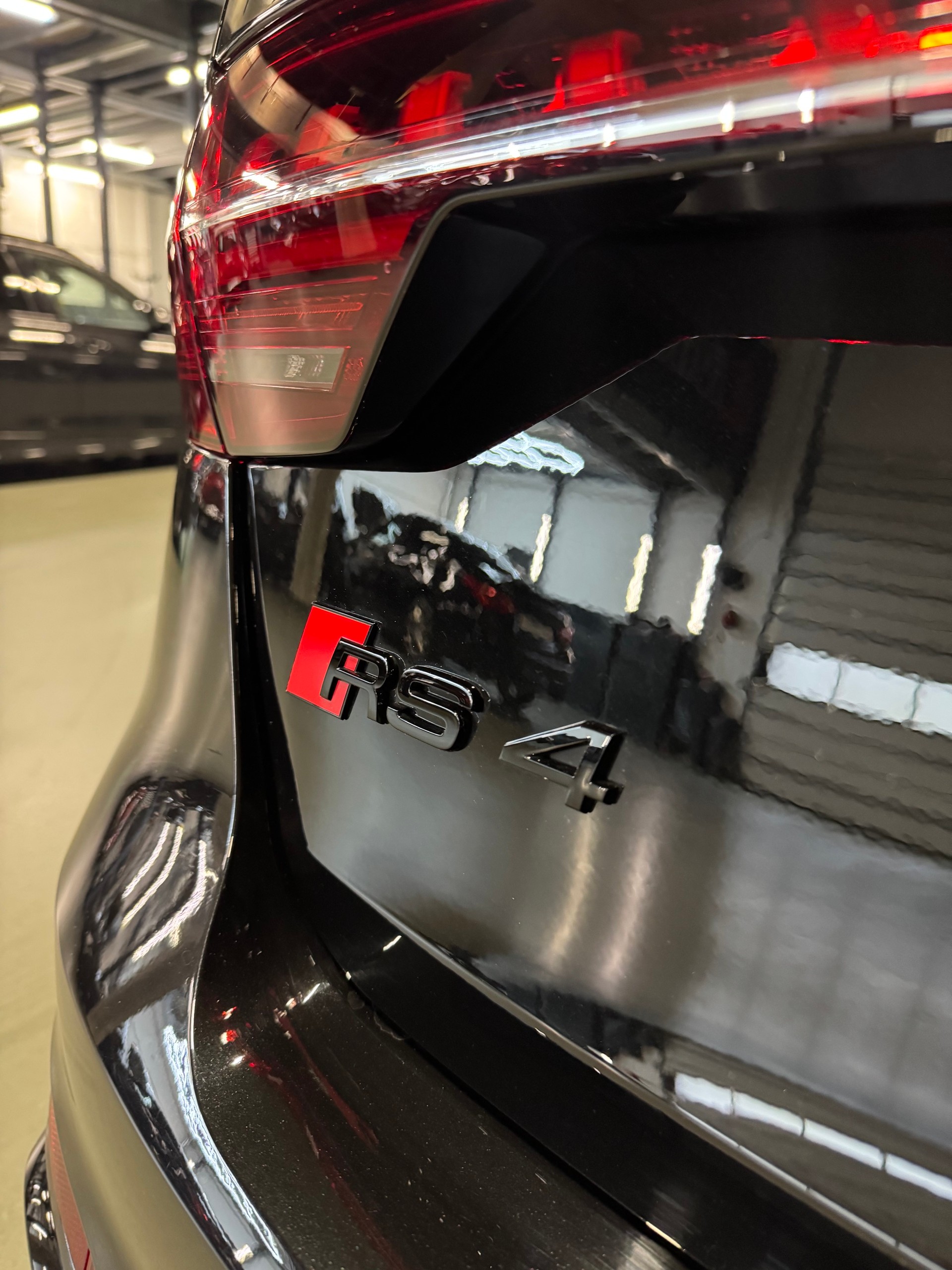 AUDI RS4 Avant quattro *RS Competition Plus*-image-5