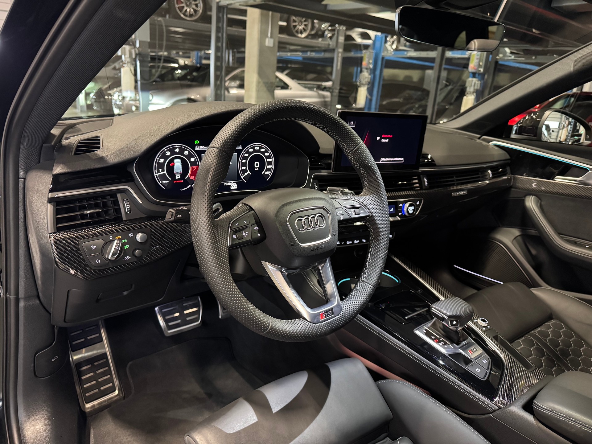 AUDI RS4 Avant quattro *RS Competition Plus*-image-7