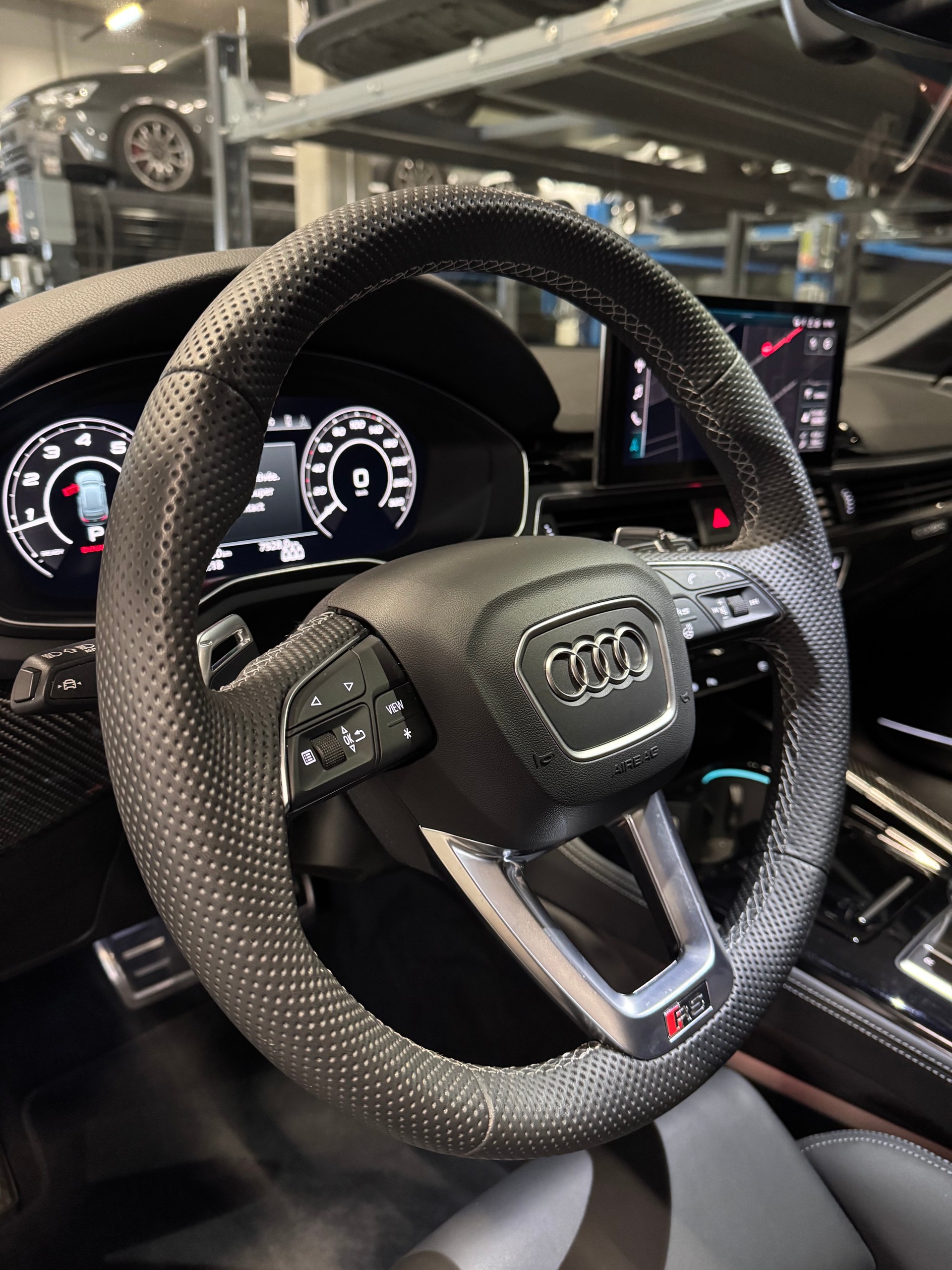 AUDI RS4 Avant quattro *RS Competition Plus*-image-8