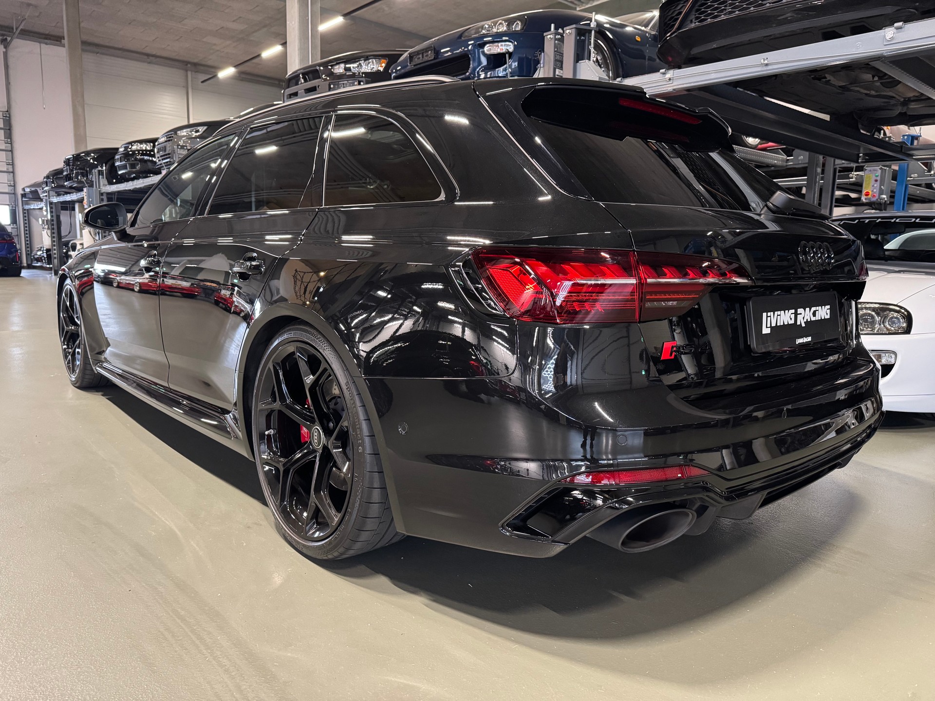 AUDI RS4 Avant quattro *RS Competition Plus*-image-2