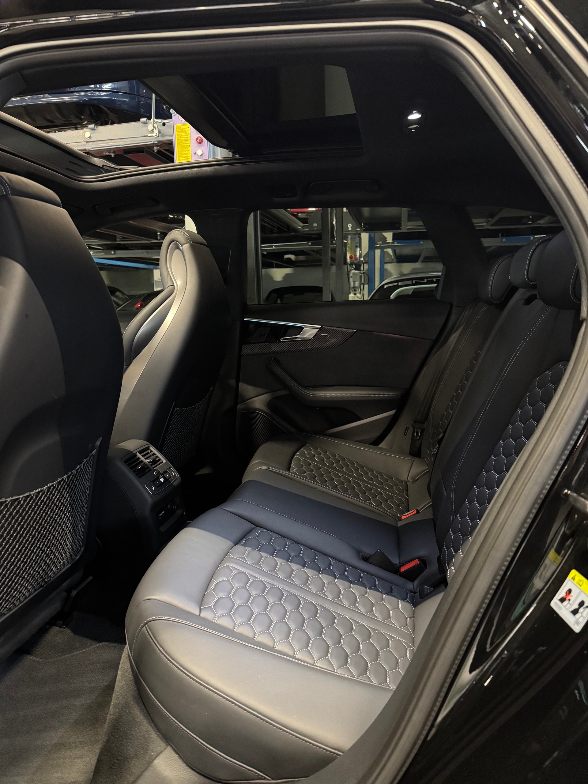 AUDI RS4 Avant quattro *RS Competition Plus*-image-10