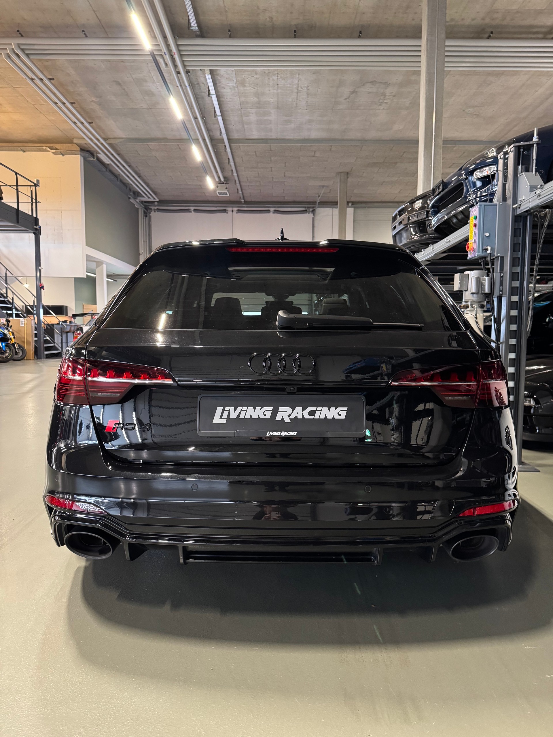 AUDI RS4 Avant quattro *RS Competition Plus*-image-3