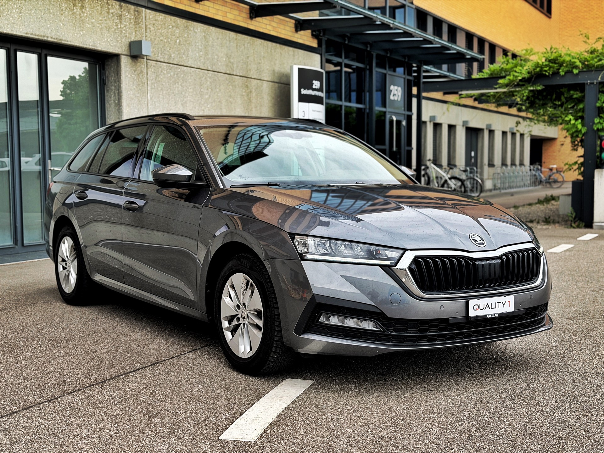 SKODA Octavia Combi 2.0 TDI DSG Ambition 4x4-image-5
