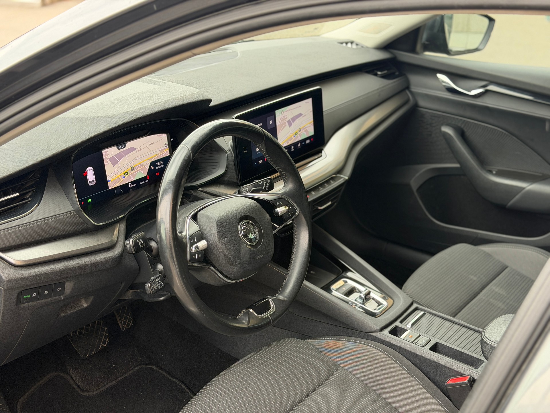 SKODA Octavia Combi 2.0 TDI DSG Ambition 4x4-image-10