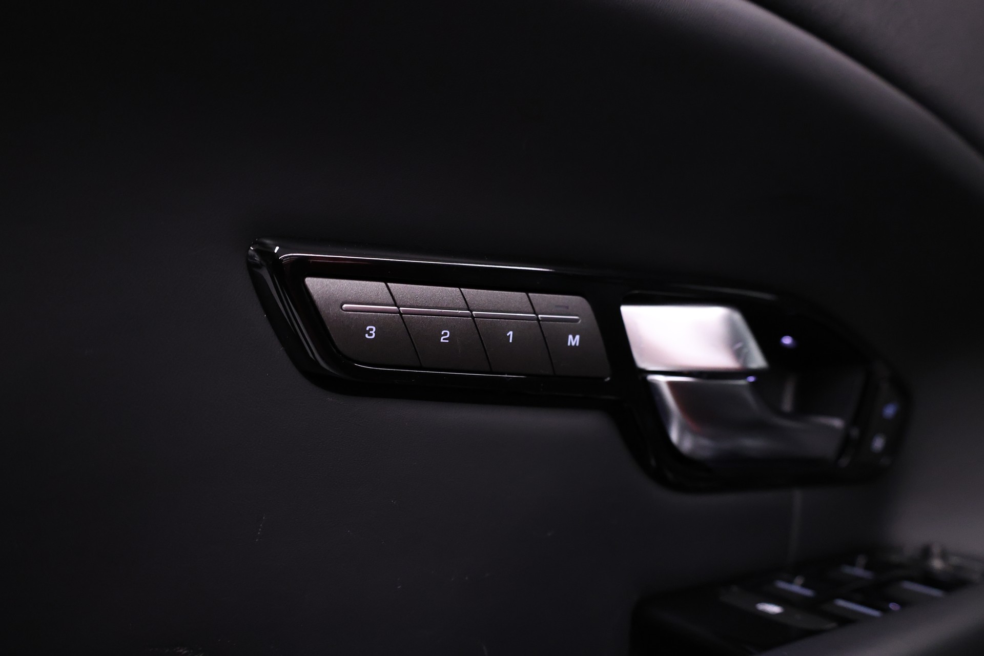 LAND ROVER Range Rover Evoque 2.0 TD4 HSE Dynamic-image-25