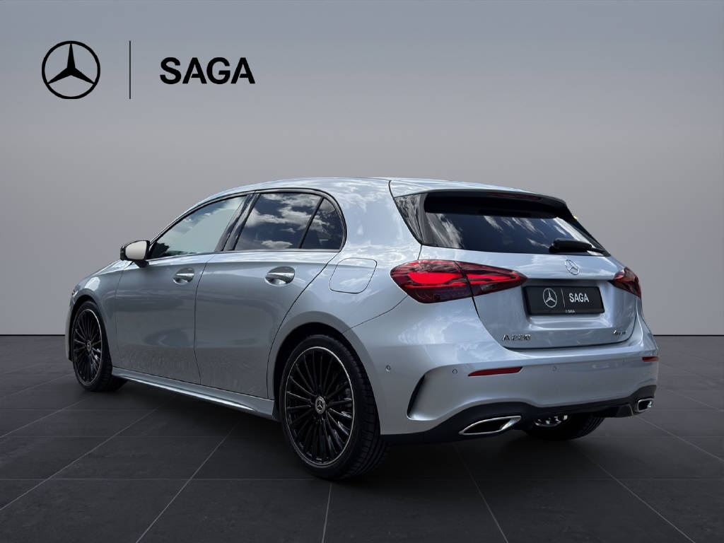MERCEDES-BENZ A 220 AMG Line 4m-showroom-element-3