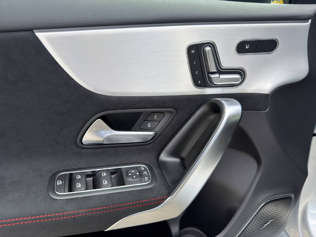 MERCEDES-BENZ A 220 AMG Line 4m-image-11
