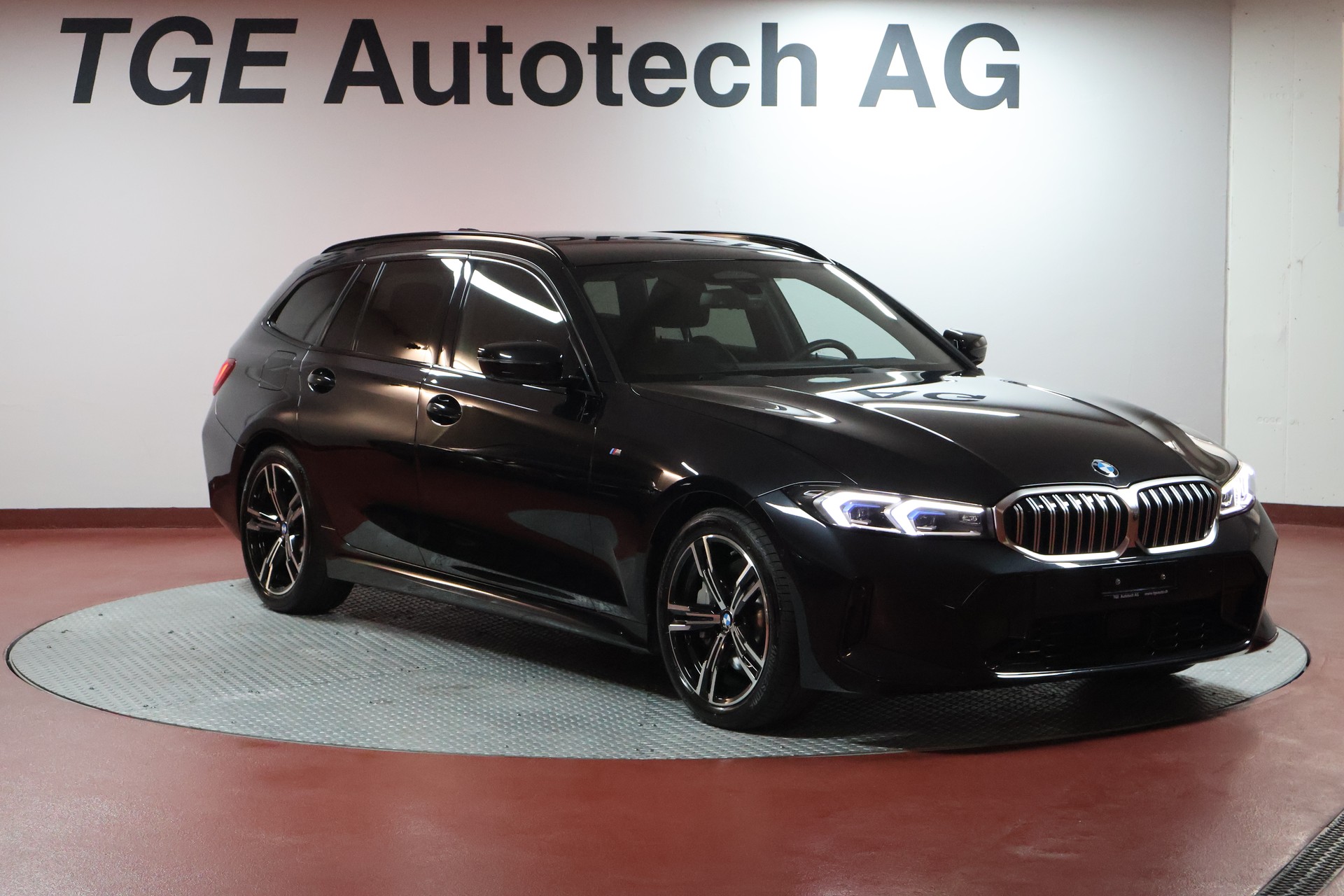 BMW 330i Touring xDrive Steptronic M Sport-showroom-element-2
