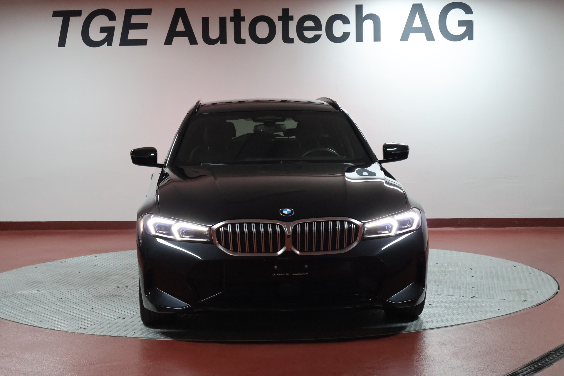 BMW 330i Touring xDrive Steptronic M Sport-showroom-element-1