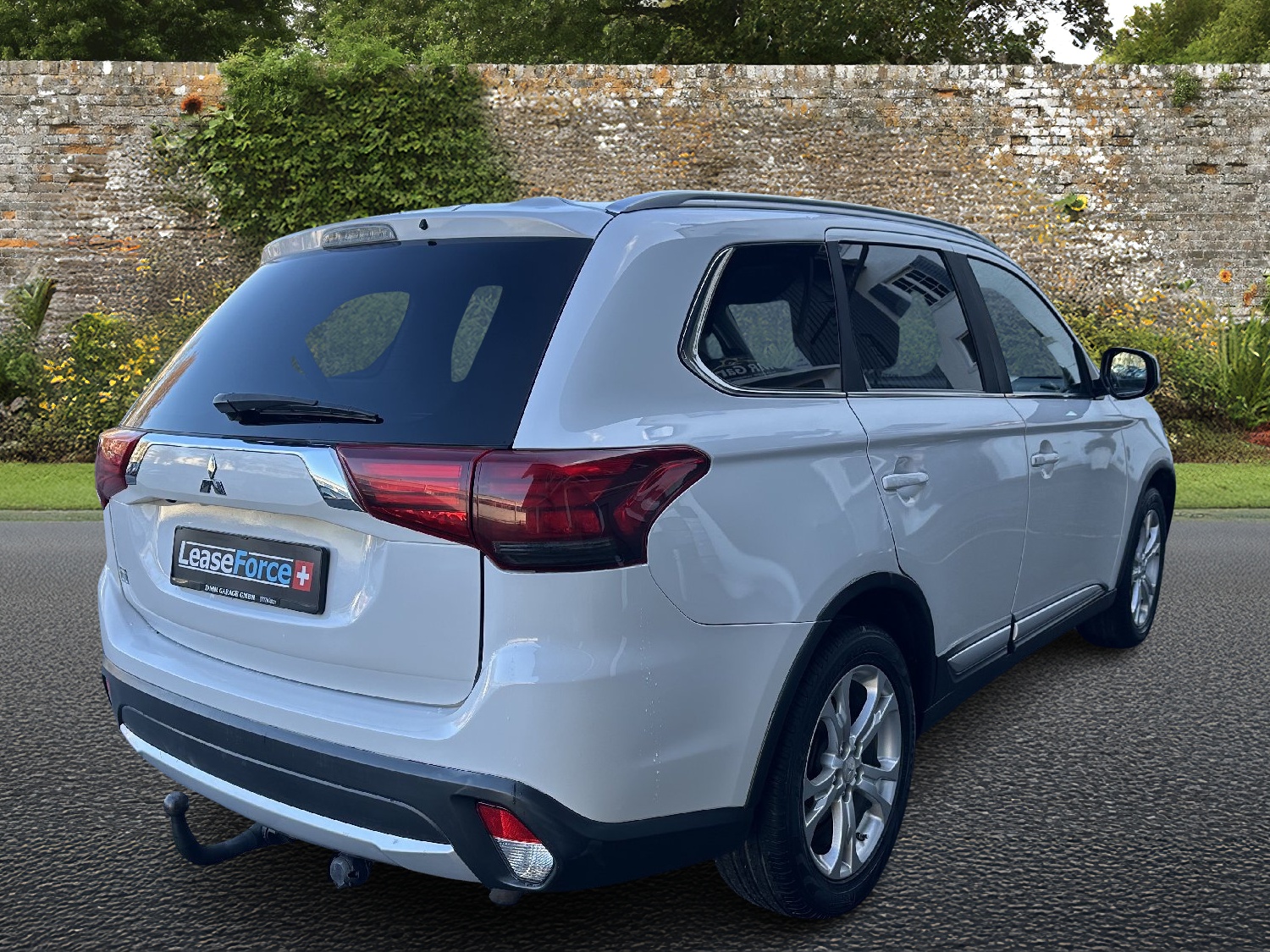 MITSUBISHI Outlander 2.2 DID Style 4WD Automatic-image-4