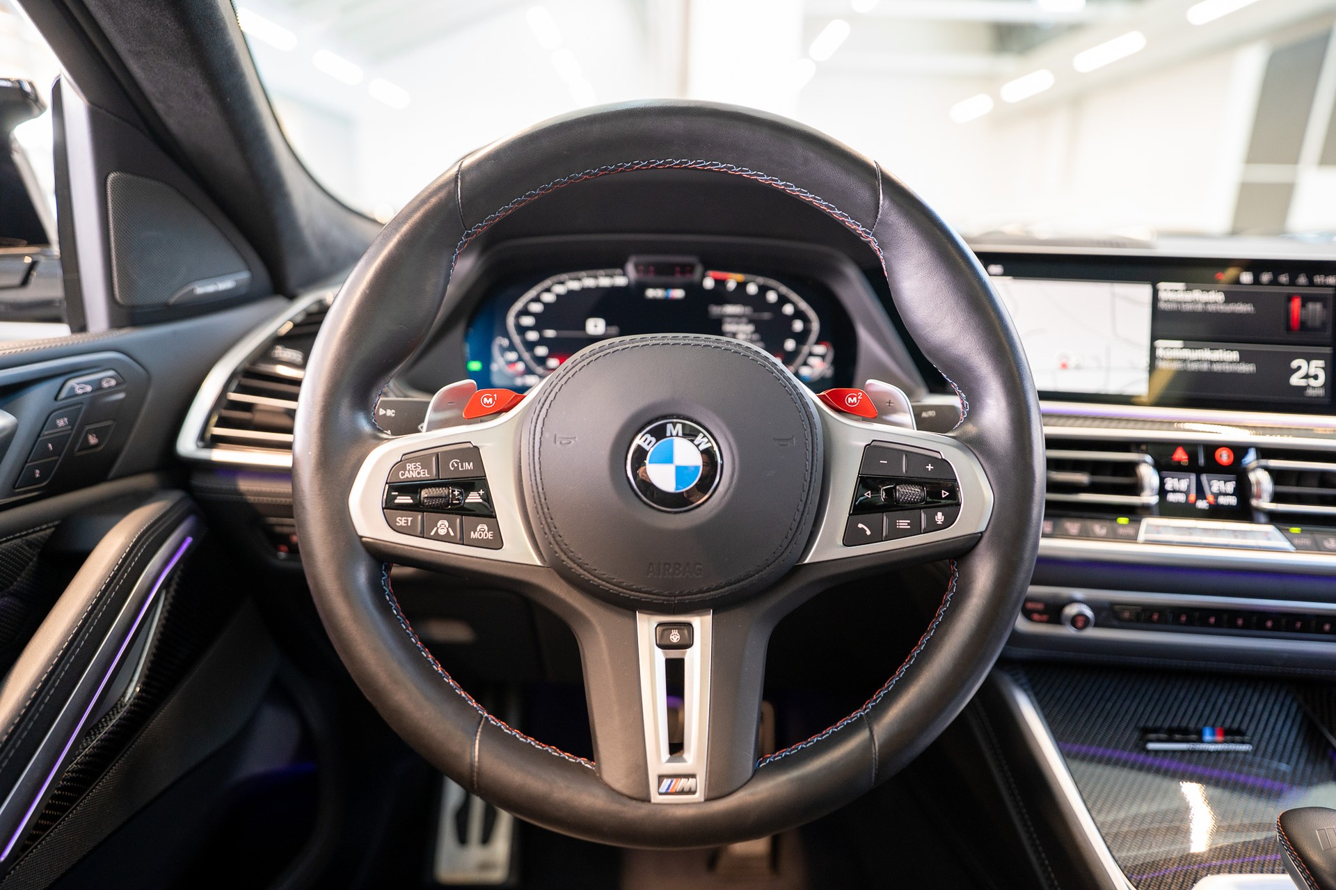 BMW X6 M Competition / Panorama / 360°Kamera / HeadUp-image-19