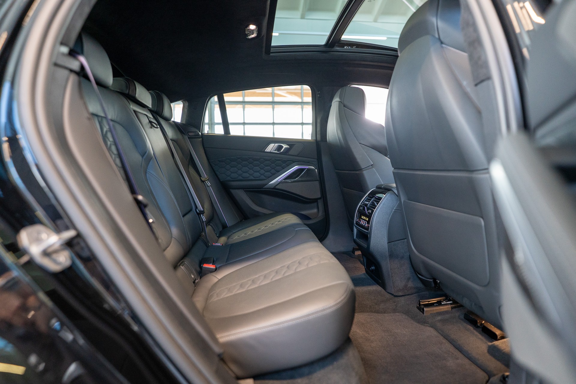 BMW X6 M Competition / Panorama / 360°Kamera / HeadUp-image-15