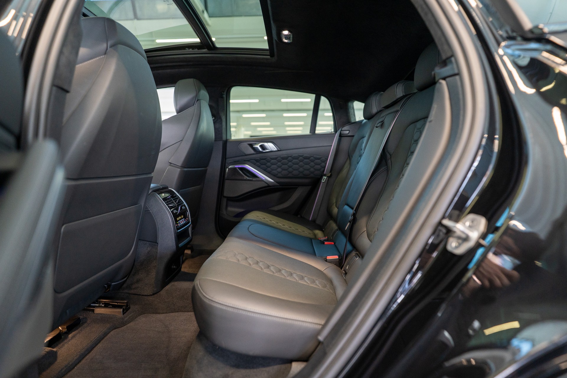 BMW X6 M Competition / Panorama / 360°Kamera / HeadUp-image-14