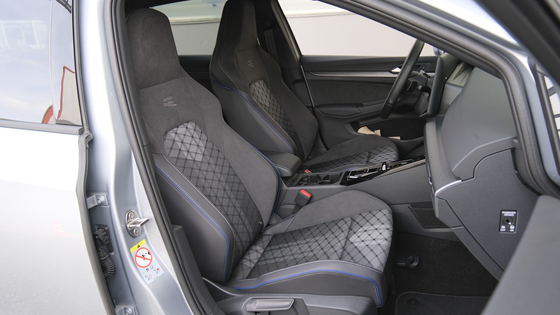 VW Golf 1.5 e TSI mHEV R-Line DSG * Black Style *-image-15