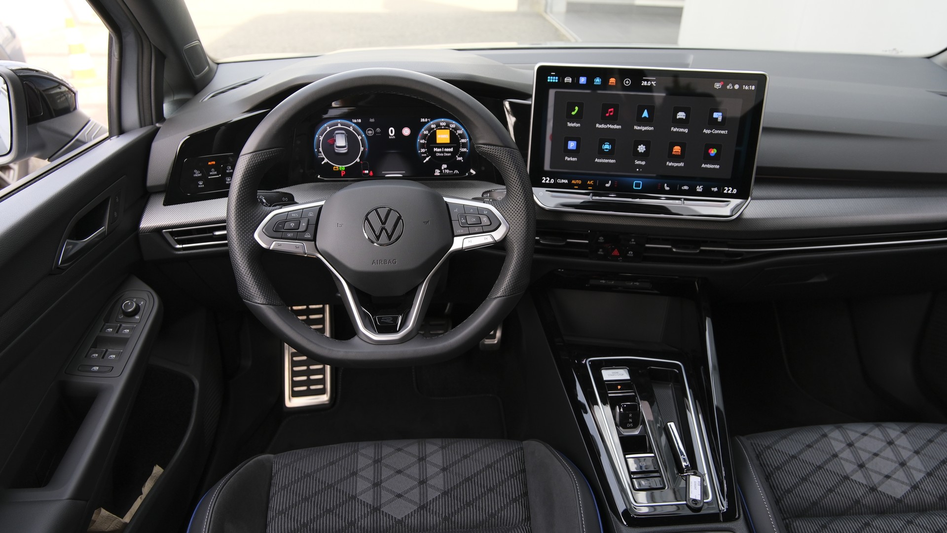 VW Golf 1.5 e TSI mHEV R-Line DSG * Black Style *-image-17