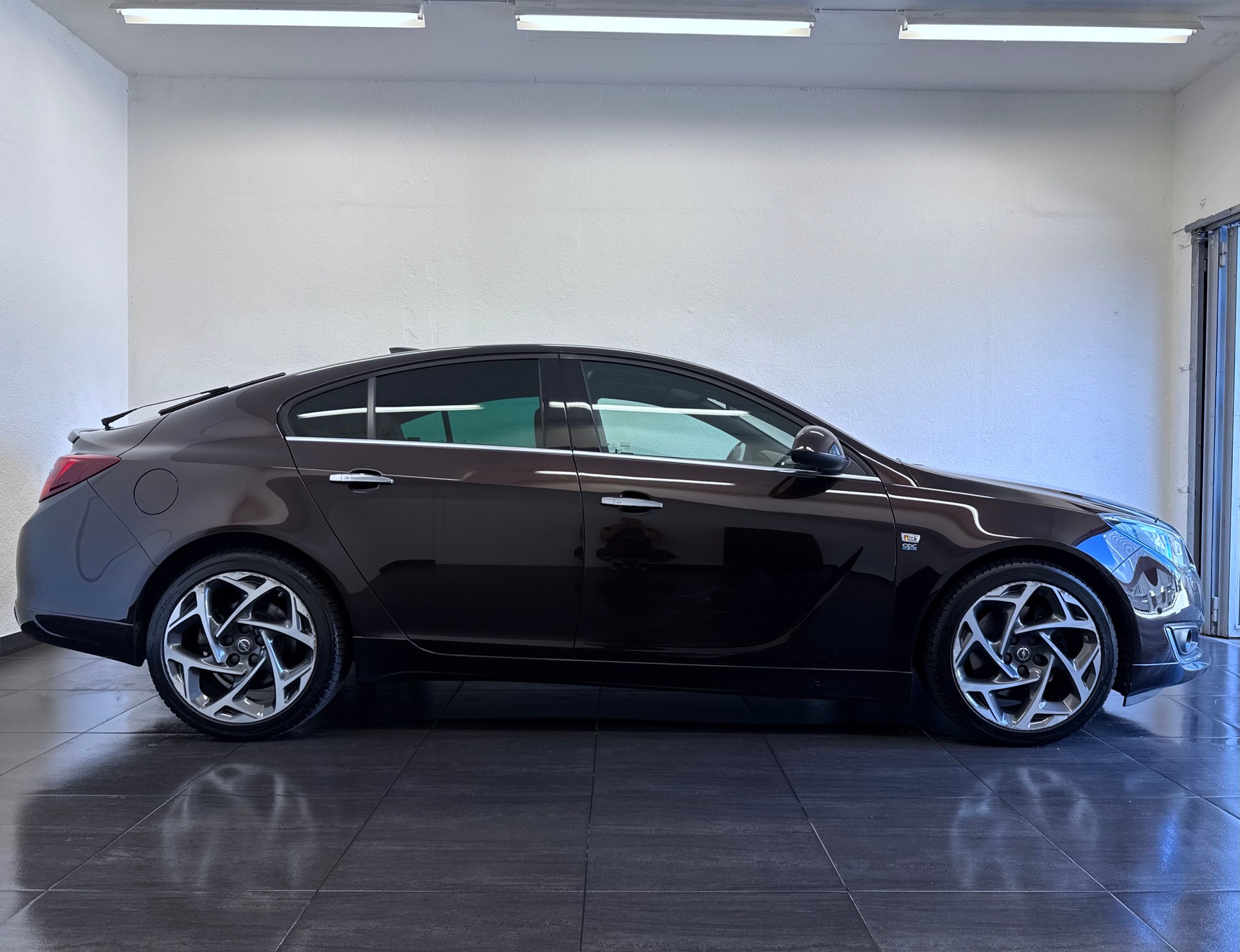 OPEL Insignia 2.0 Turbo Sport Automatic-image-23