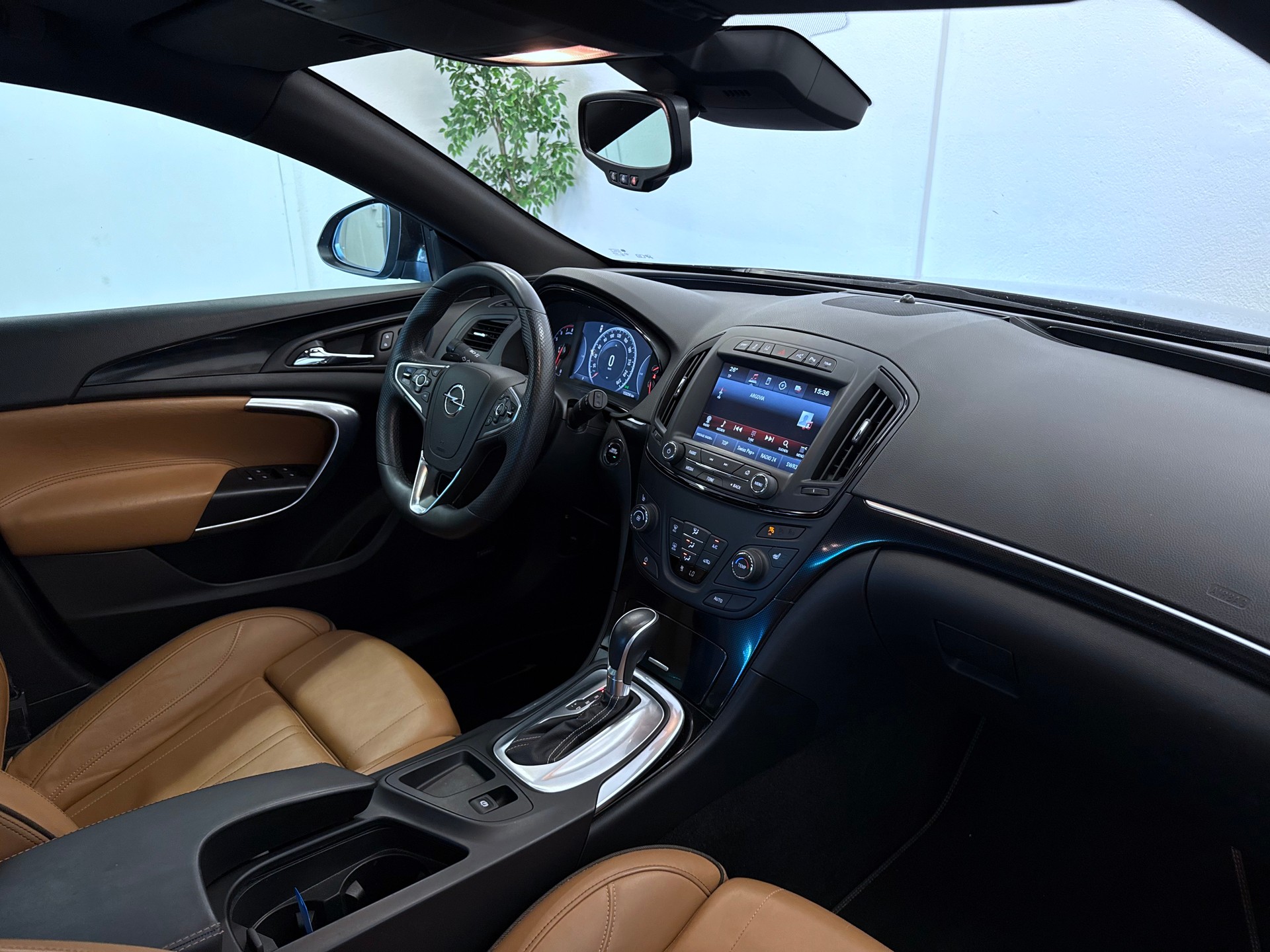 OPEL Insignia 2.0 Turbo Sport Automatic-image-19