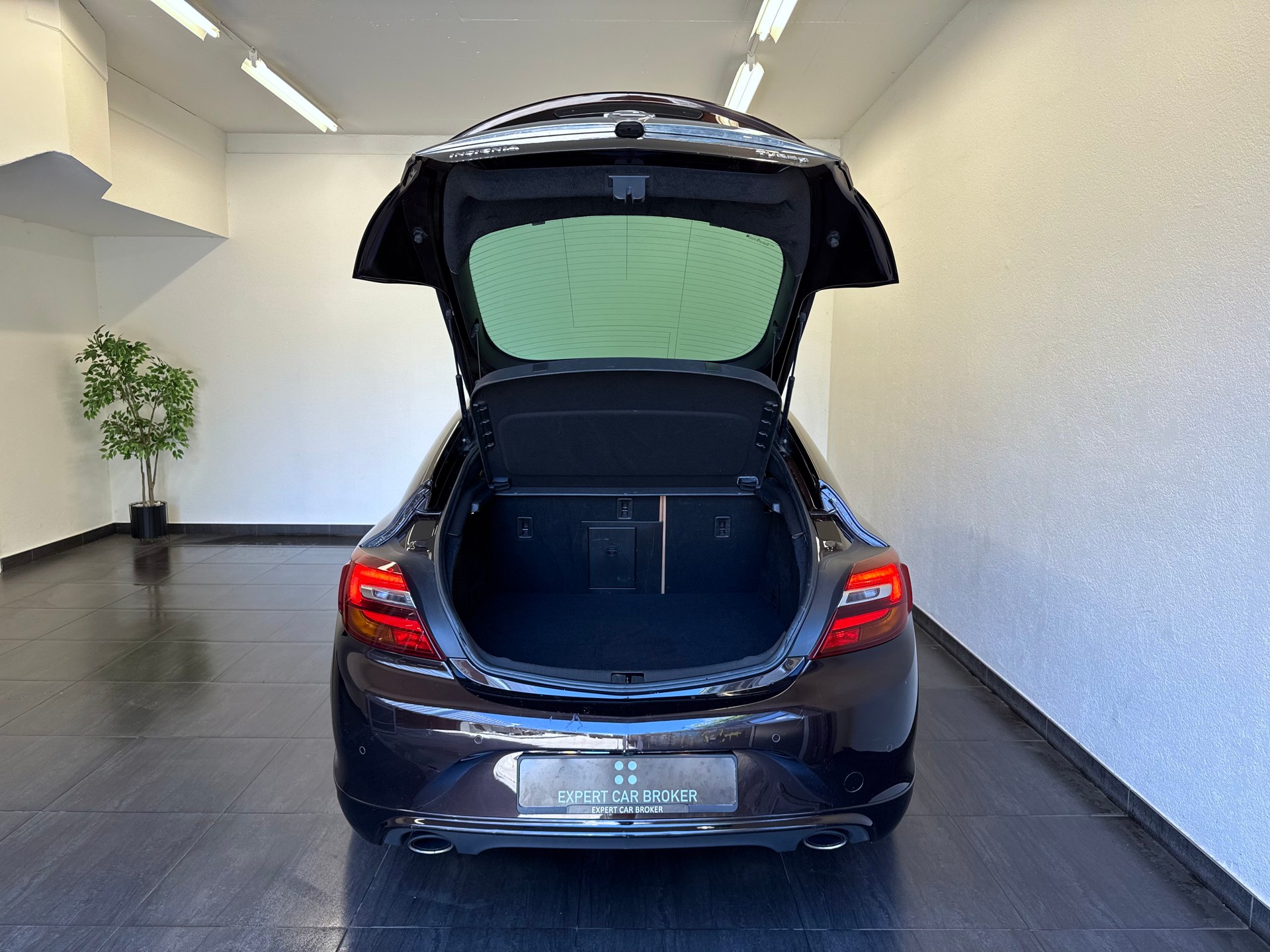 OPEL Insignia 2.0 Turbo Sport Automatic-image-5