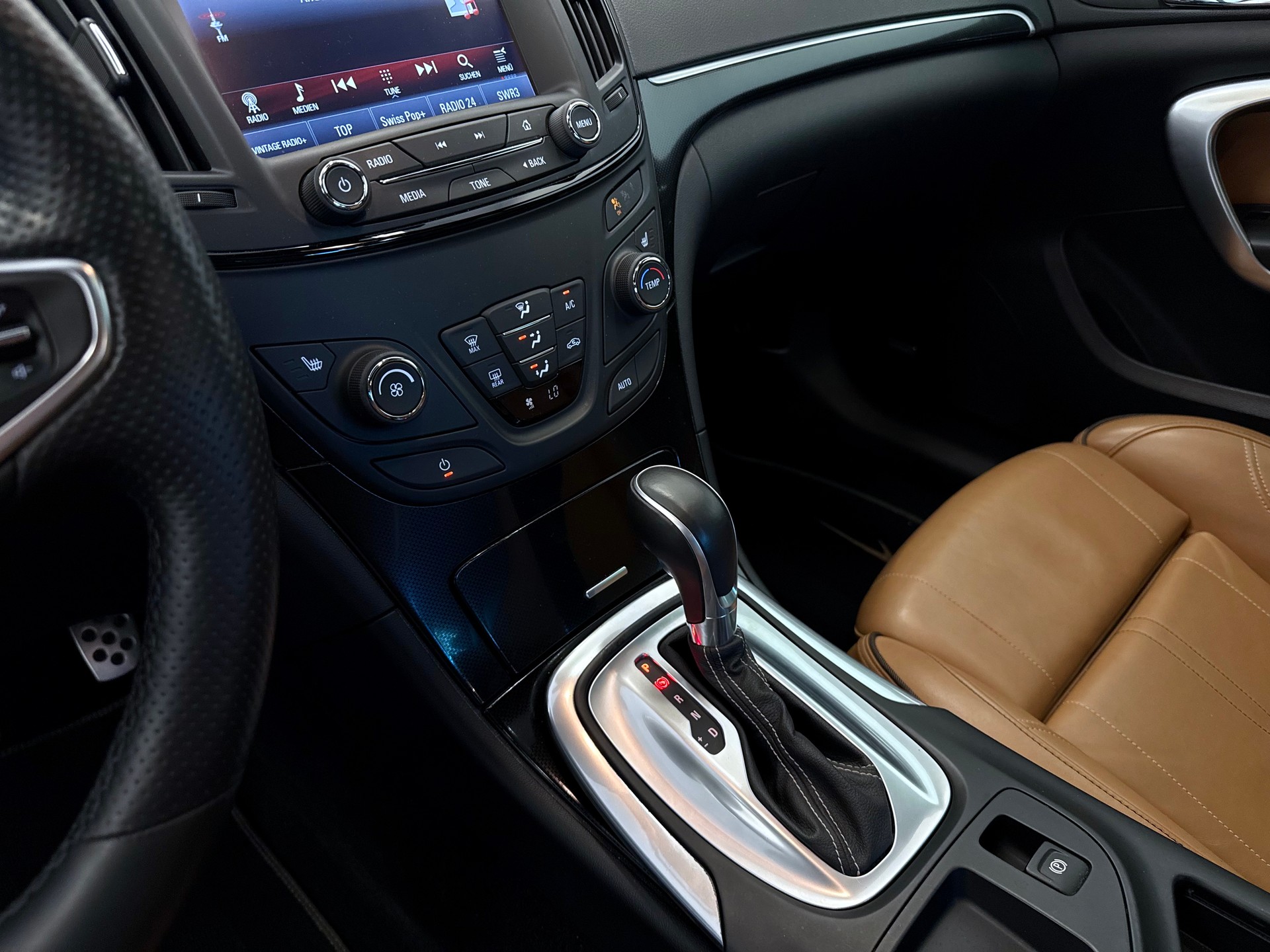 OPEL Insignia 2.0 Turbo Sport Automatic-image-9