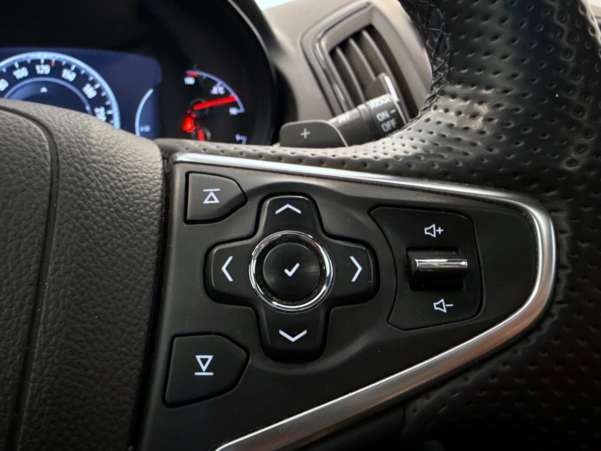 OPEL Insignia 2.0 Turbo Sport Automatic-image-17