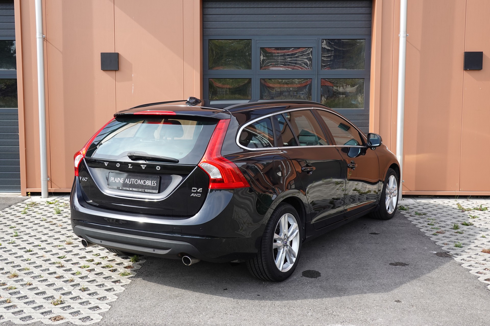 VOLVO V60 D4 AWD Geartronic "* CH Véhicule * 8 Roues * Phares Auto * Sièges chauffants * Capteur stationnement * Tempomat *-image-7