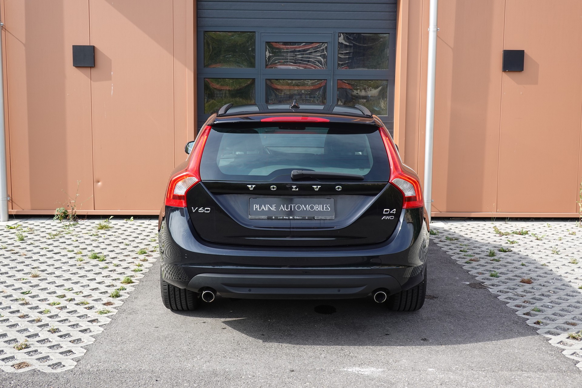 VOLVO V60 D4 AWD Geartronic "* CH Véhicule * 8 Roues * Phares Auto * Sièges chauffants * Capteur stationnement * Tempomat *-image-8