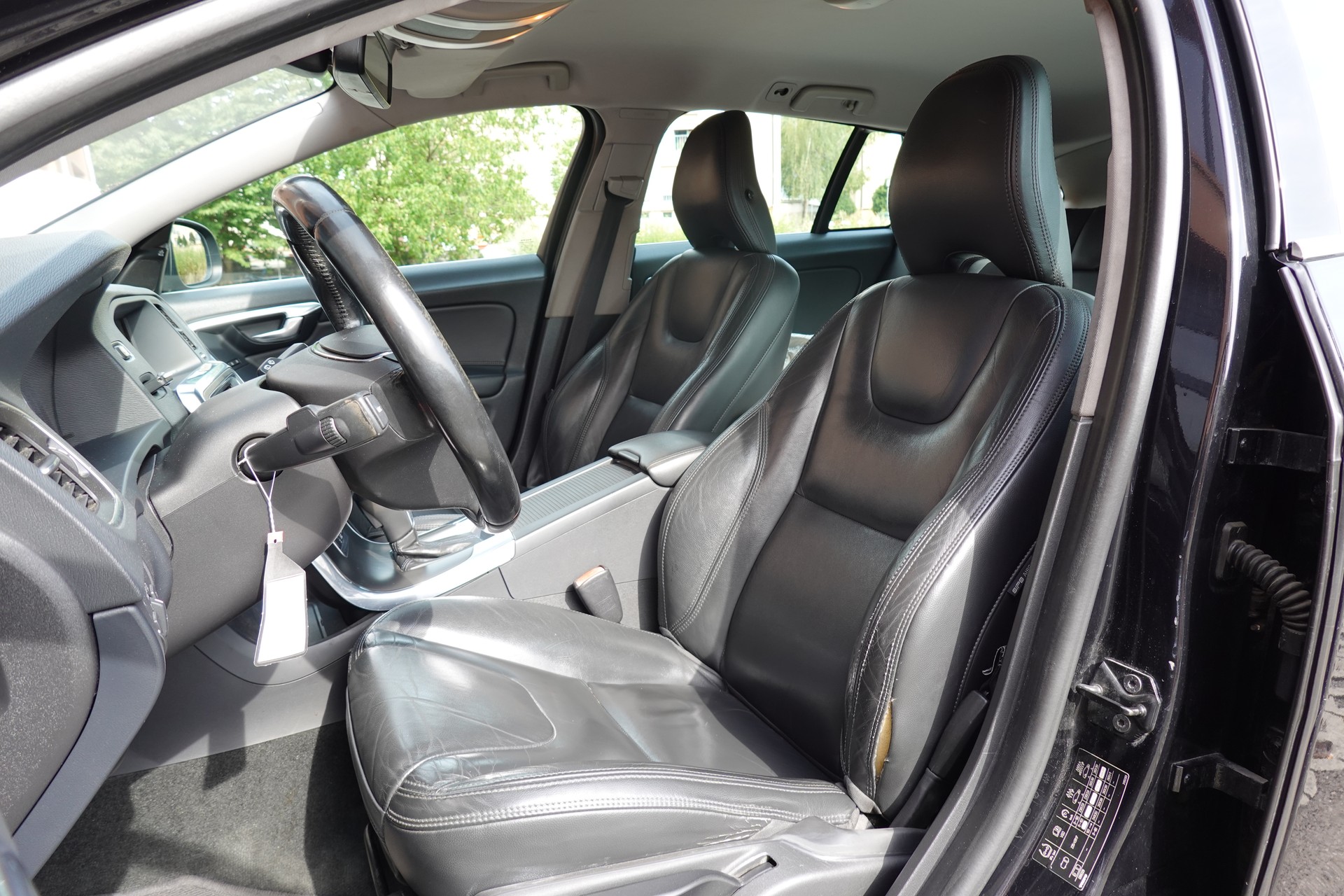 VOLVO V60 D4 AWD Geartronic "* CH Véhicule * 8 Roues * Phares Auto * Sièges chauffants * Capteur stationnement * Tempomat *-image-20