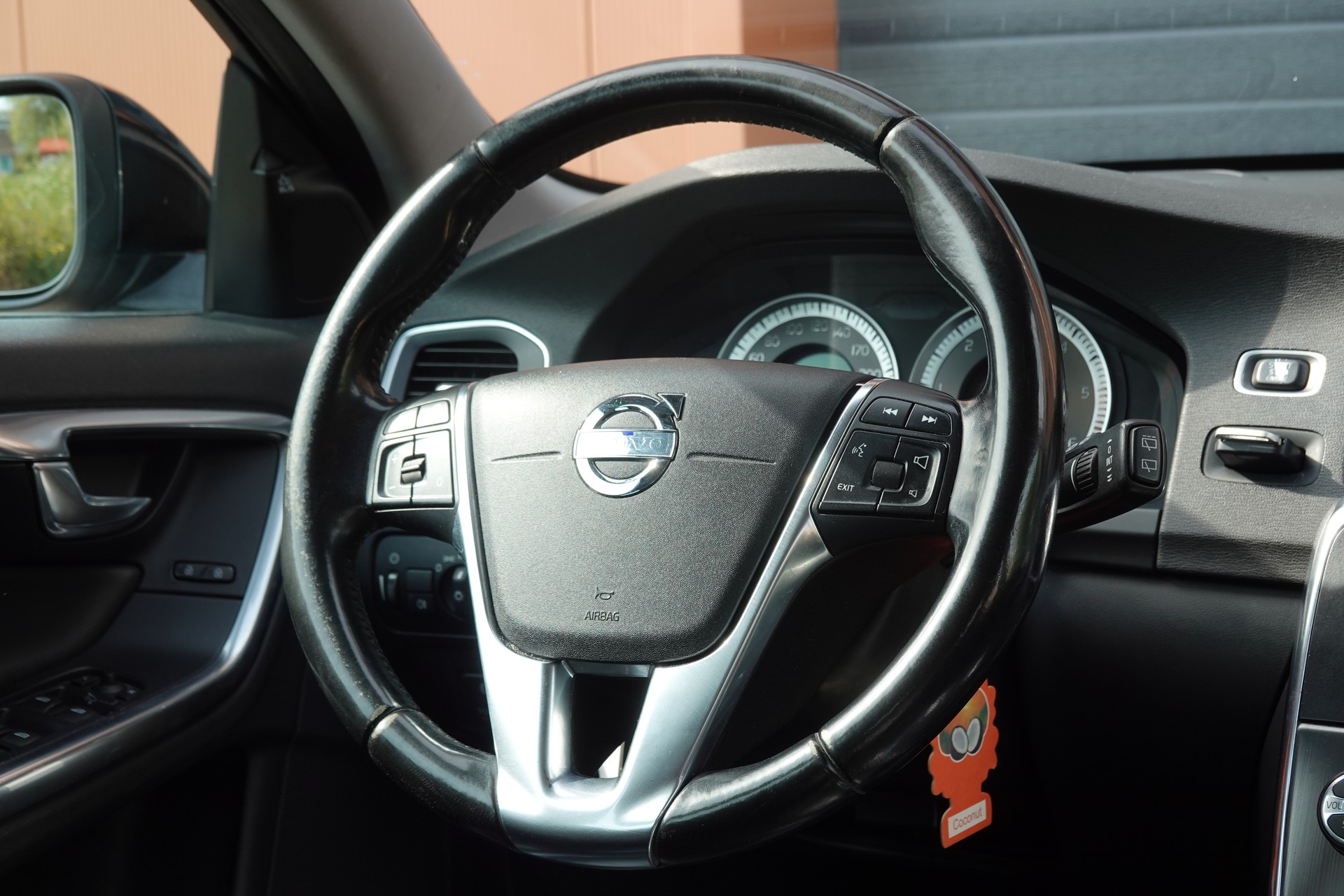 VOLVO V60 D4 AWD Geartronic "* CH Véhicule * 8 Roues * Phares Auto * Sièges chauffants * Capteur stationnement * Tempomat *-image-11